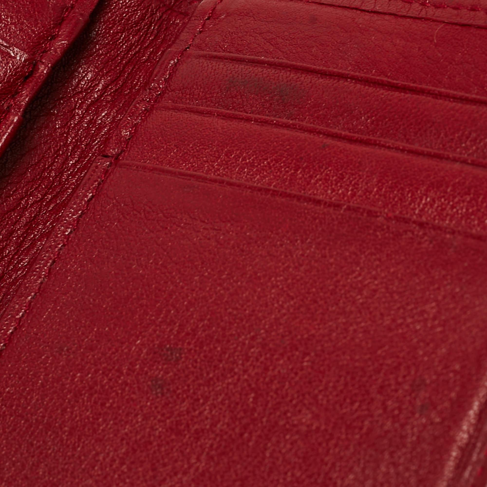 Chanel Roter gesteppter Vintage Bifold-Kartenhalter aus Leder im Angebot 3