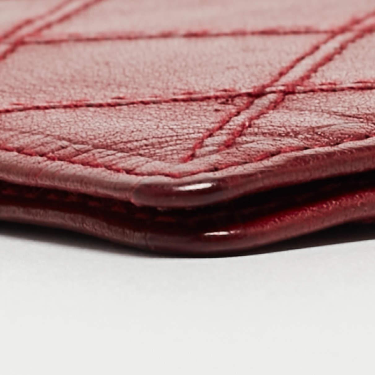 Chanel Roter gesteppter Vintage Bifold-Kartenhalter aus Leder im Angebot 4
