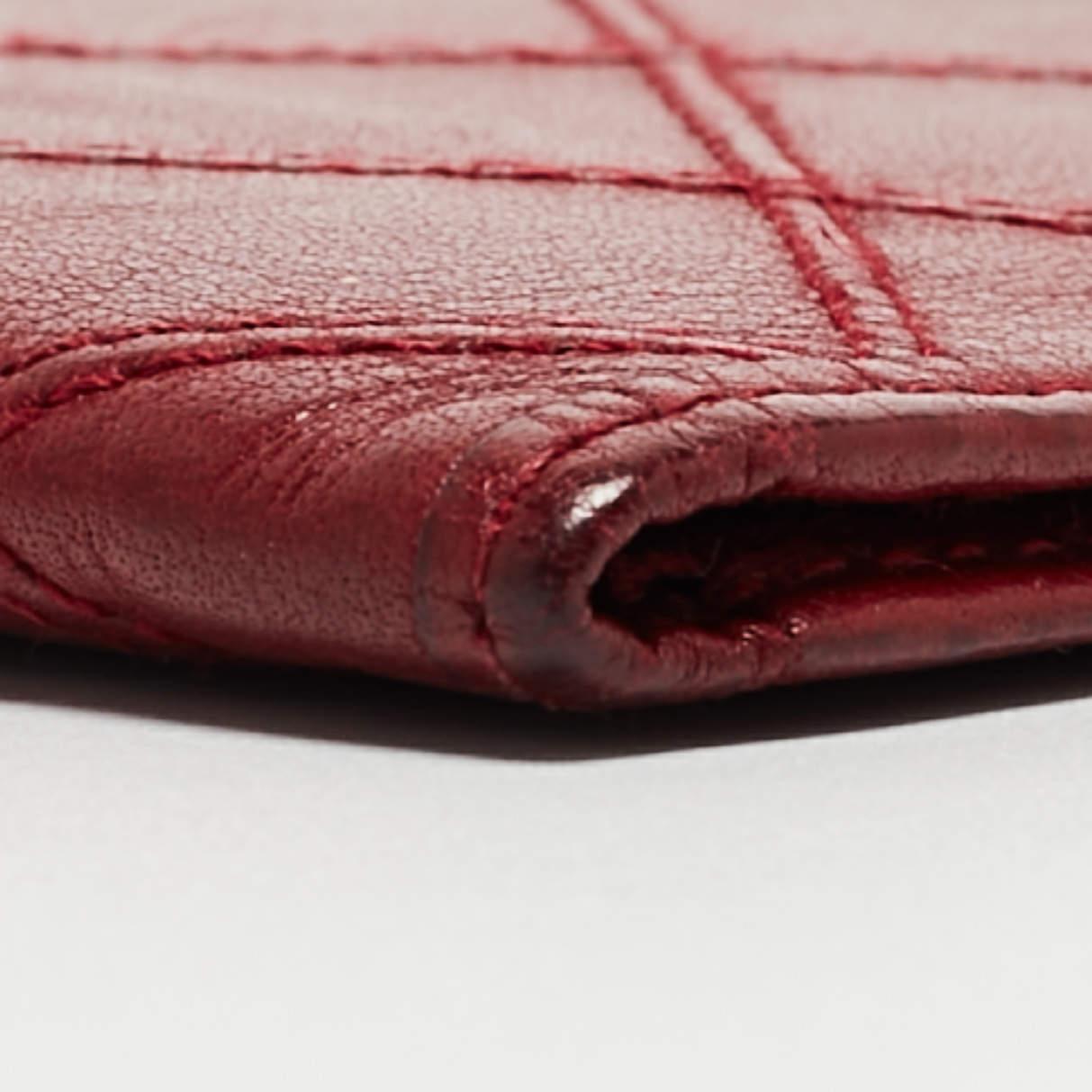 Chanel Roter gesteppter Vintage Bifold-Kartenhalter aus Leder im Angebot 5