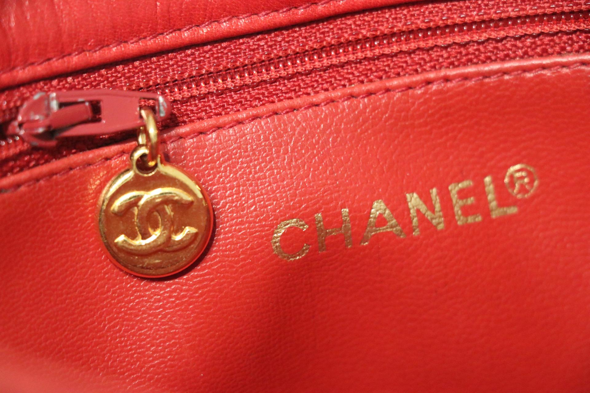 Women's Chanel Red Quilted Leather Vintage Shoulder Bag