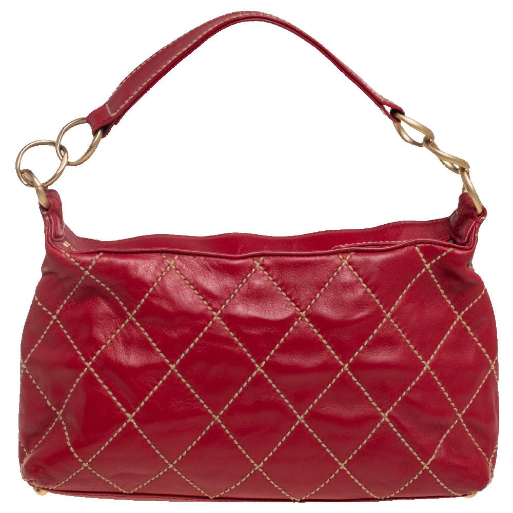With this bag, Chanel introduces a stylish piece of accessories for the urbane woman. A red bag like this is hand-picked to make you look your best. It is made from leather and feature quilts all over and suspends from a single handle.

Includes: