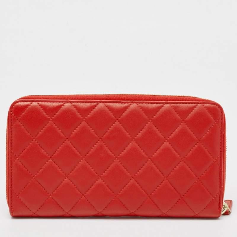 Chanel Red Quilted Leather Zip Around Organizer Wallet In Excellent Condition For Sale In Dubai, Al Qouz 2