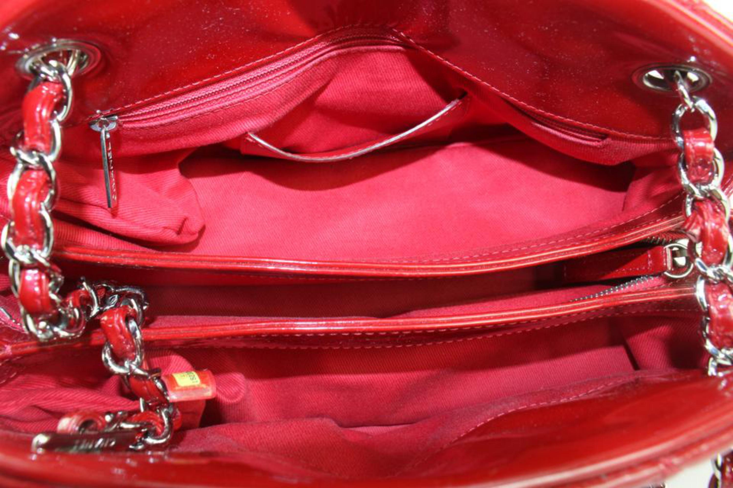 Chanel Red Quilted Patent Bowling Chain Bag 1123c28 In Good Condition In Dix hills, NY
