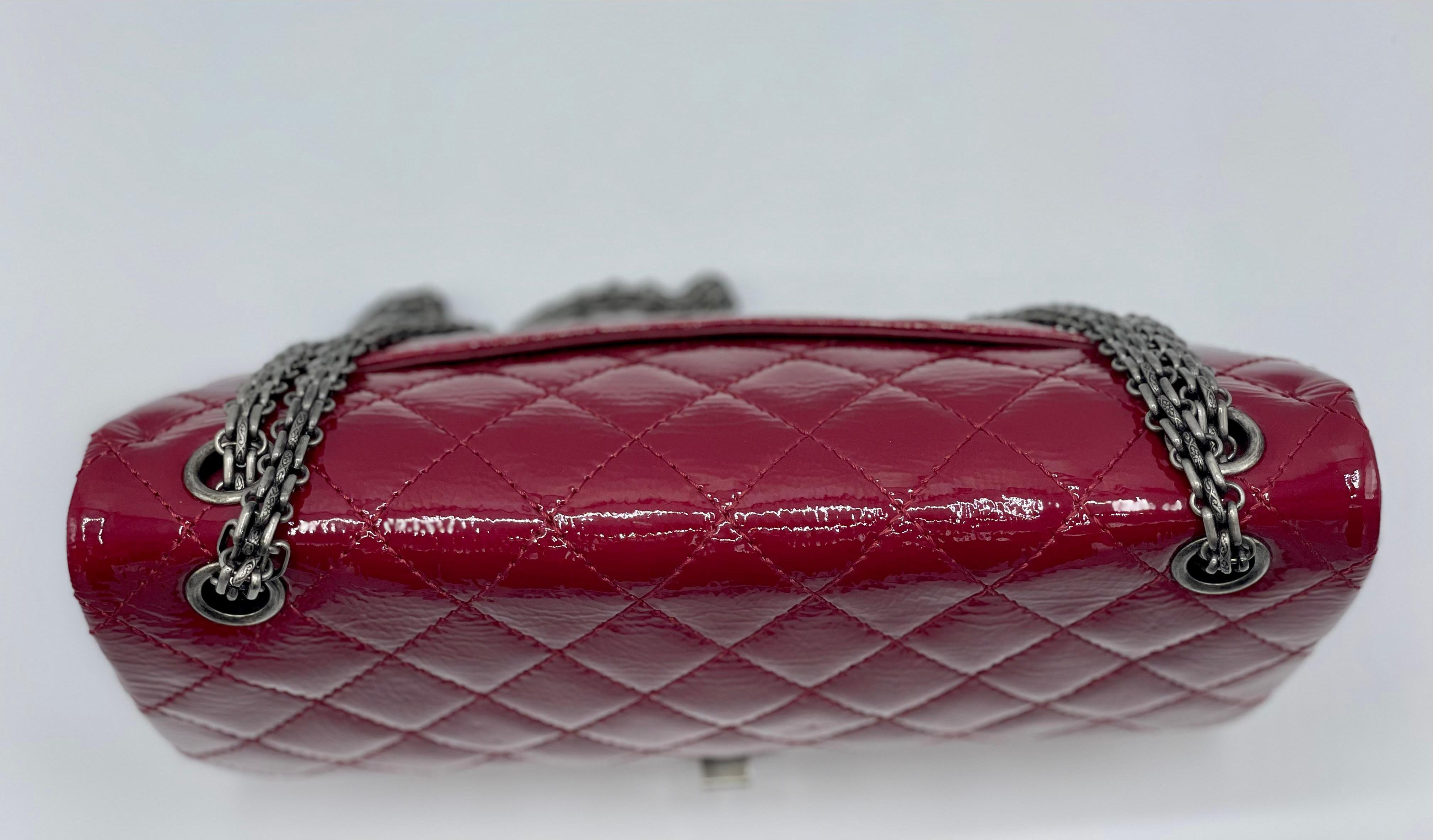 Chanel Rotes gestepptes Lackleder 2.55  (Braun) im Angebot