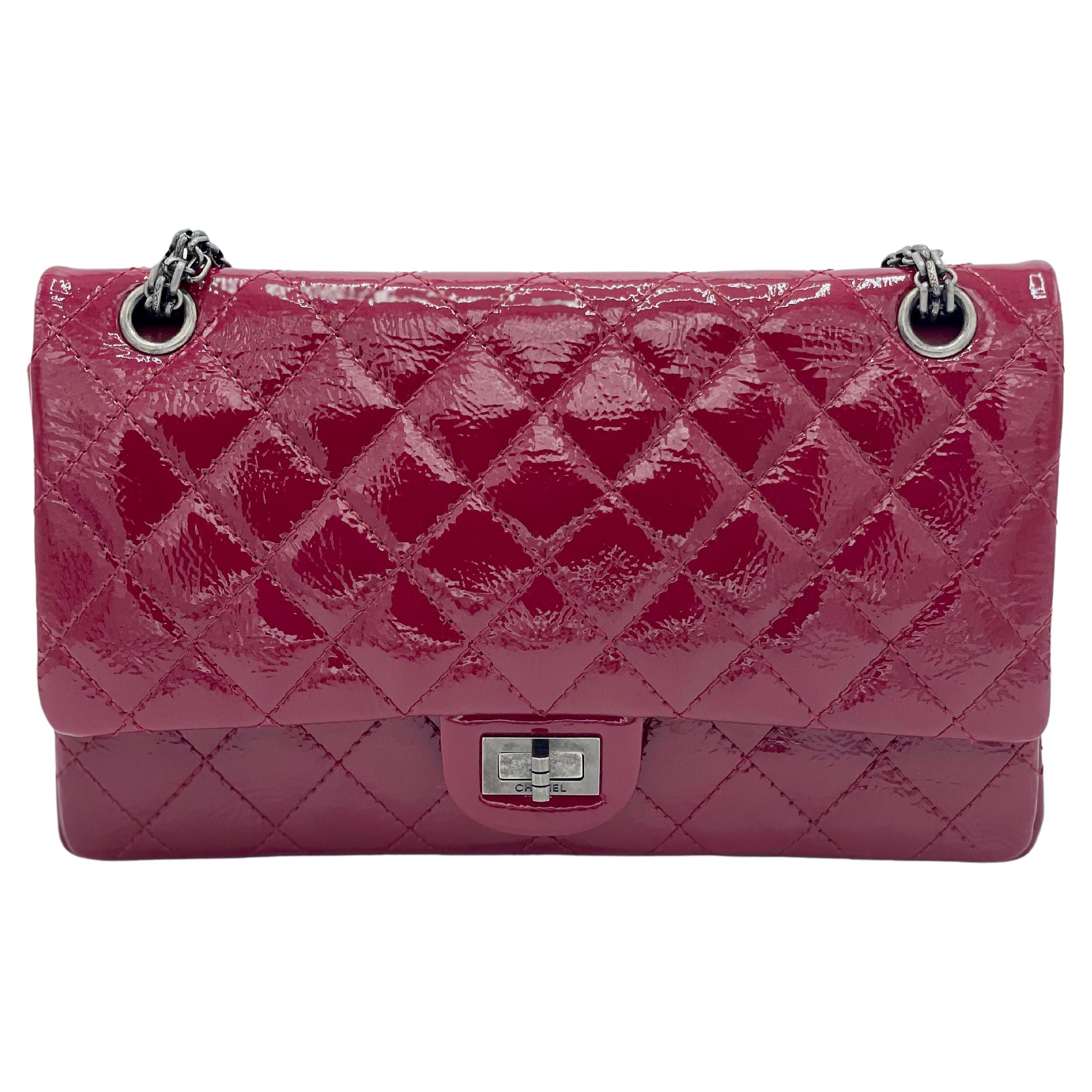 Chanel Rotes gestepptes Lackleder 2.55  im Angebot