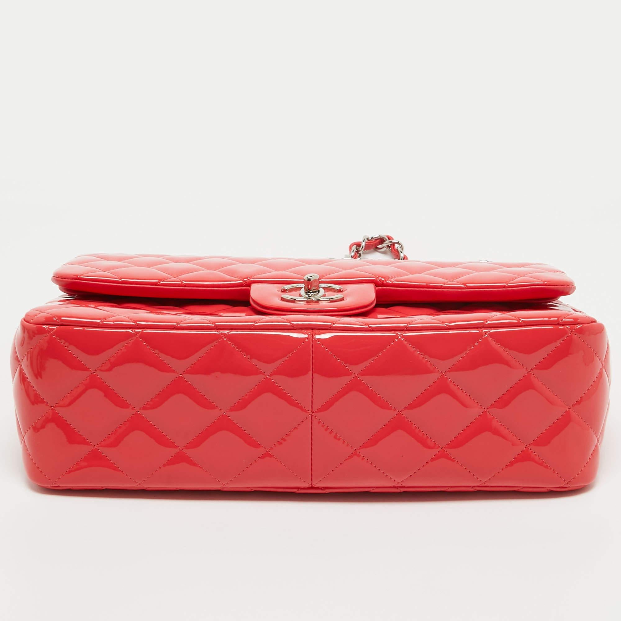 Women's Chanel Red Quilted Patent Leather Jumbo Classic Double Flap Bag For Sale