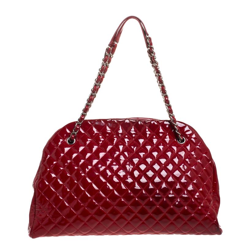 Chanel-Taschen sind auf der ganzen Welt für ihre exquisite Handwerkskunst und zeitlose Ästhetik begehrt. Diese Just Mademoiselle Tasche ist nicht anders und sorgt dafür:: dass Sie in aller Munde sind. Sie wurde in Italien gefertigt und besteht aus