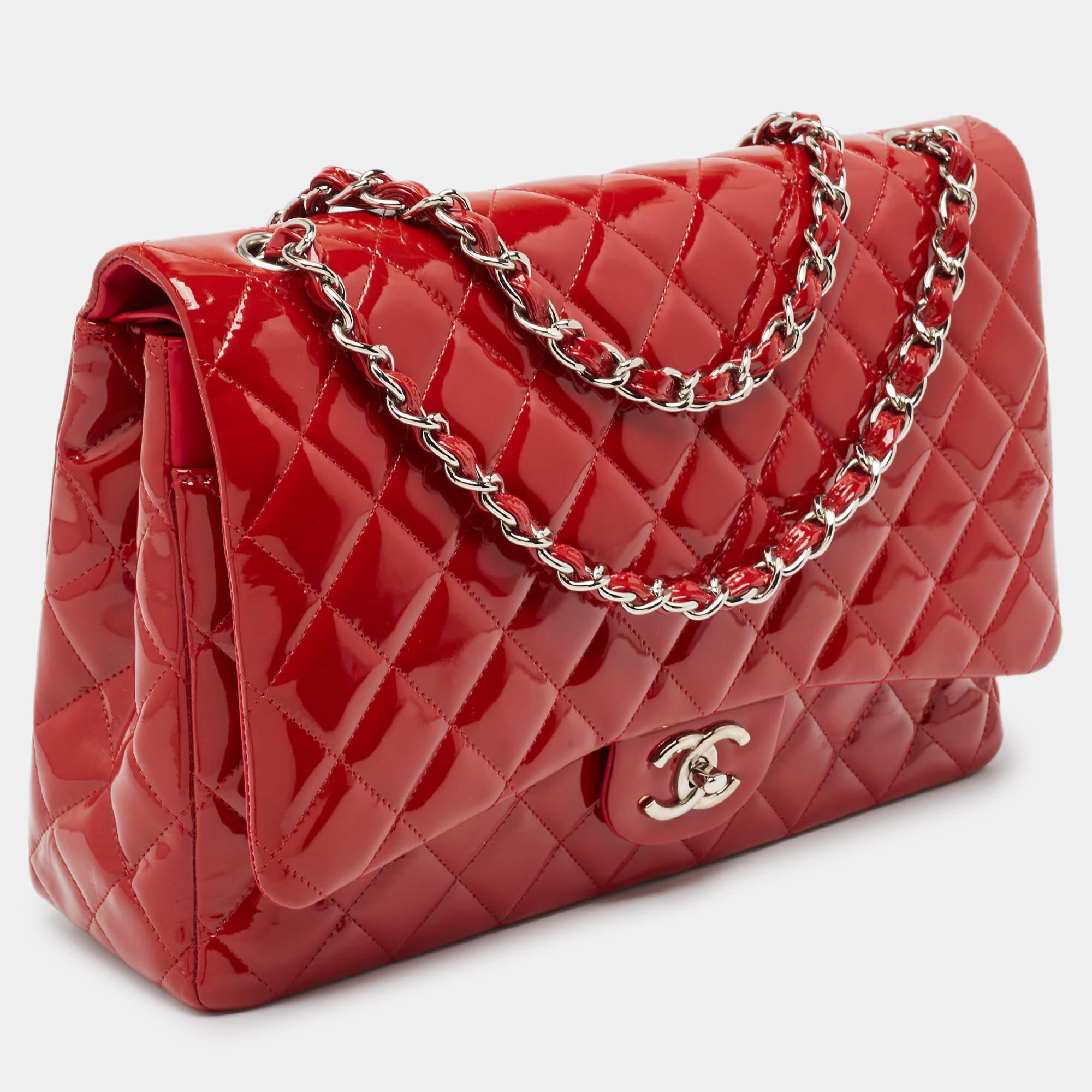 Chanel Red Quilted Patent Leather Maxi Classic Double Flap Bag In Good Condition For Sale In Dubai, Al Qouz 2