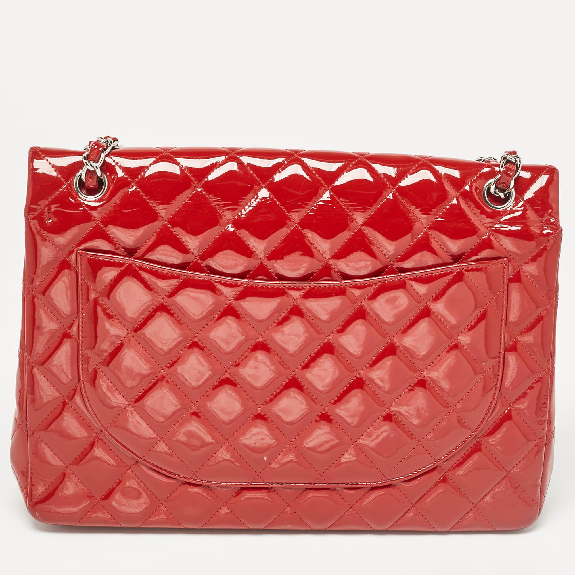 Women's Chanel Red Quilted Patent Leather Maxi Classic Double Flap Bag For Sale