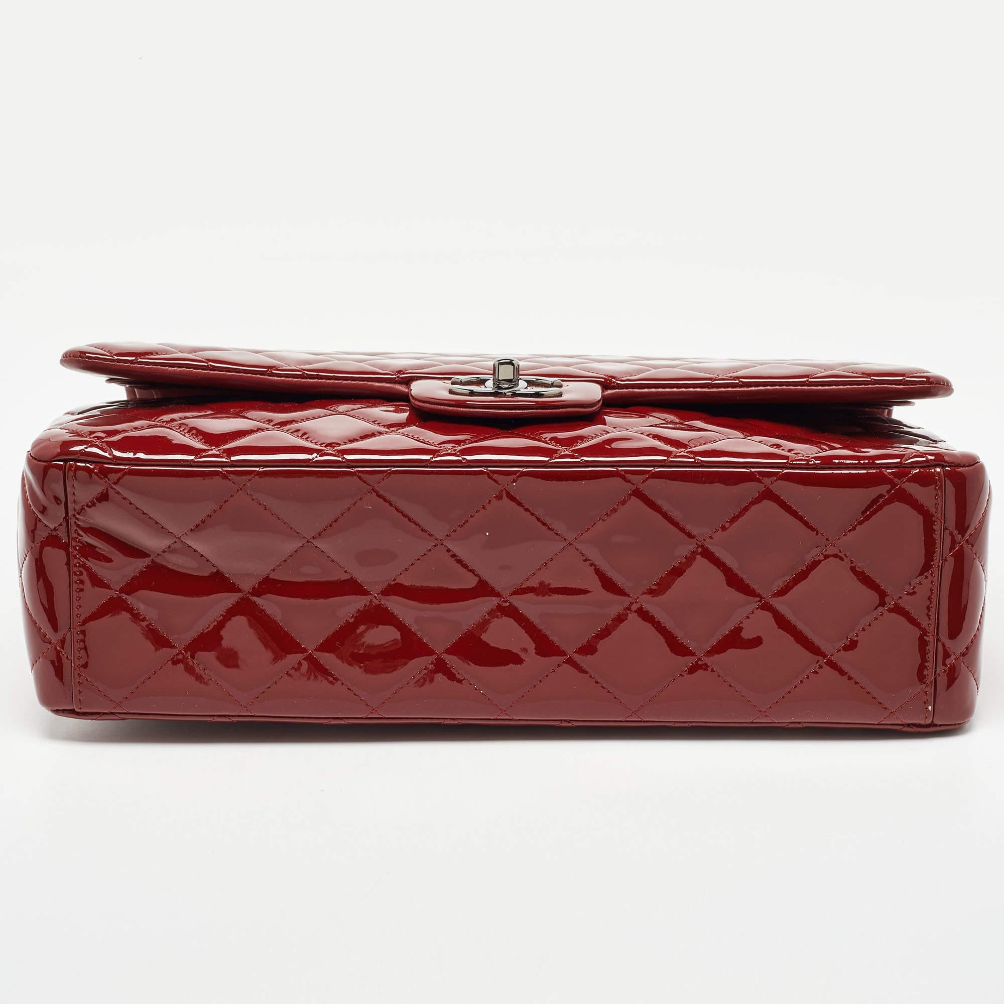Chanel Red Quilted Patent Leather Maxi Classic Double Flap Bag For Sale 3