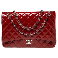Borsa Chanel rossa trapuntata in vernice Maxi Classic Leather con doppia pattina