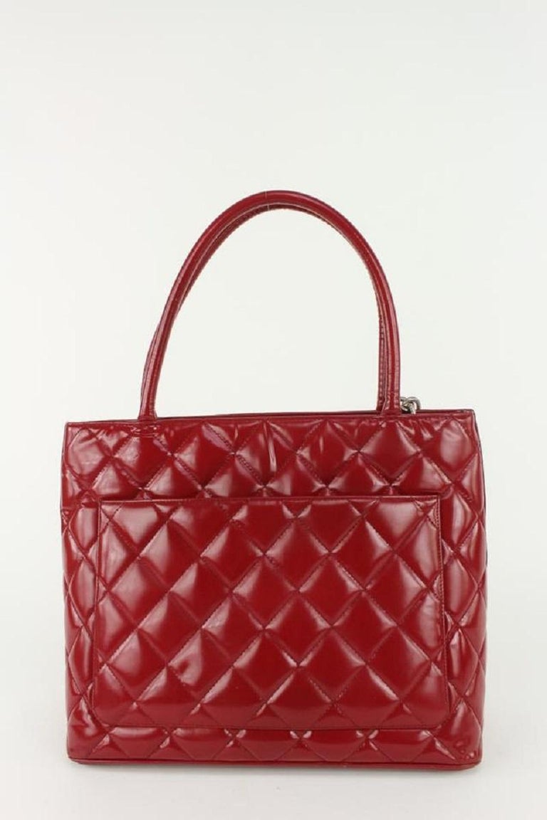 Chanel Red Quilted Patent Leather Medallion Zip Tote Bag 830cas17