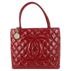 Vintage Chanel Red Quilted Patent Leather Medallion Zip Tote Bag 830cas17