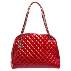 Chanel Rote gesteppte Lackleder-Schaleentasche Medium Just Mademoiselle