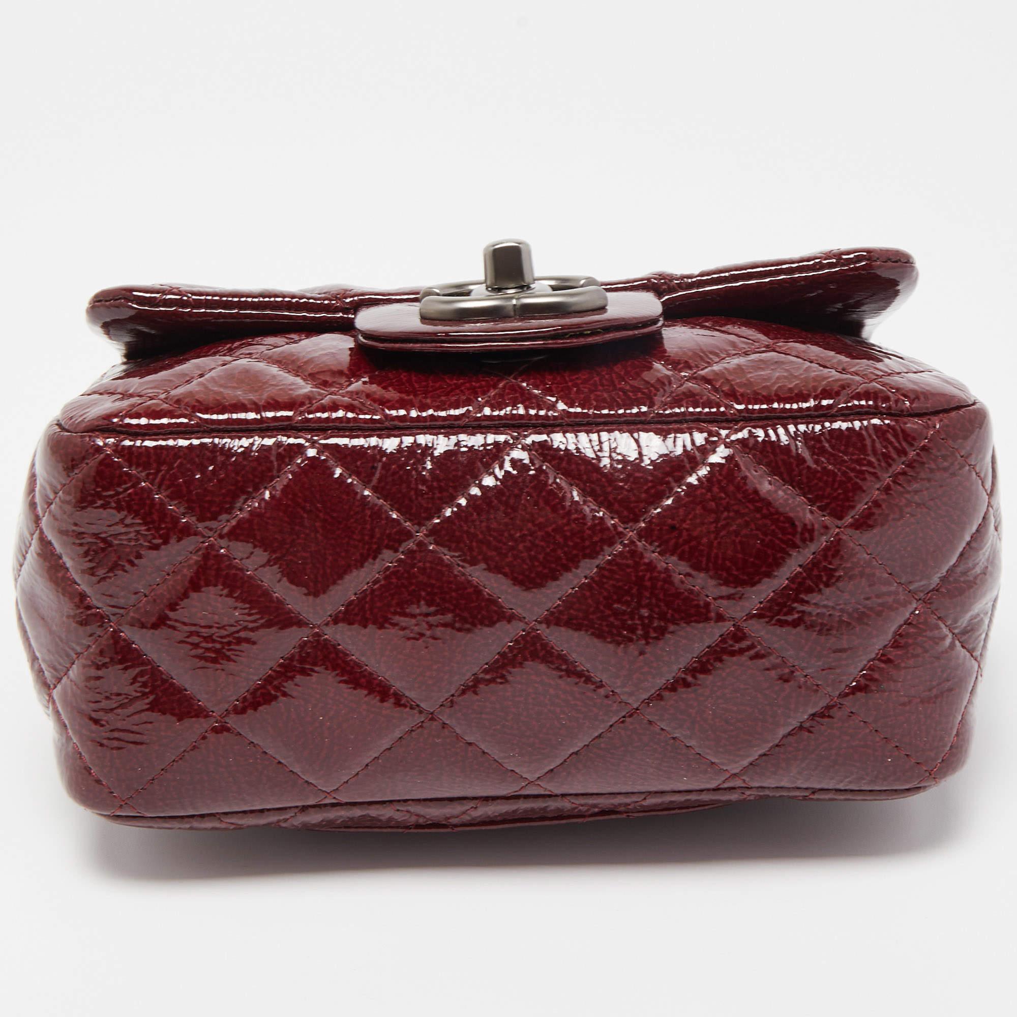 Chanel Red Quilted Patent Leather Mini Square Classic Flap Bag In Good Condition In Dubai, Al Qouz 2