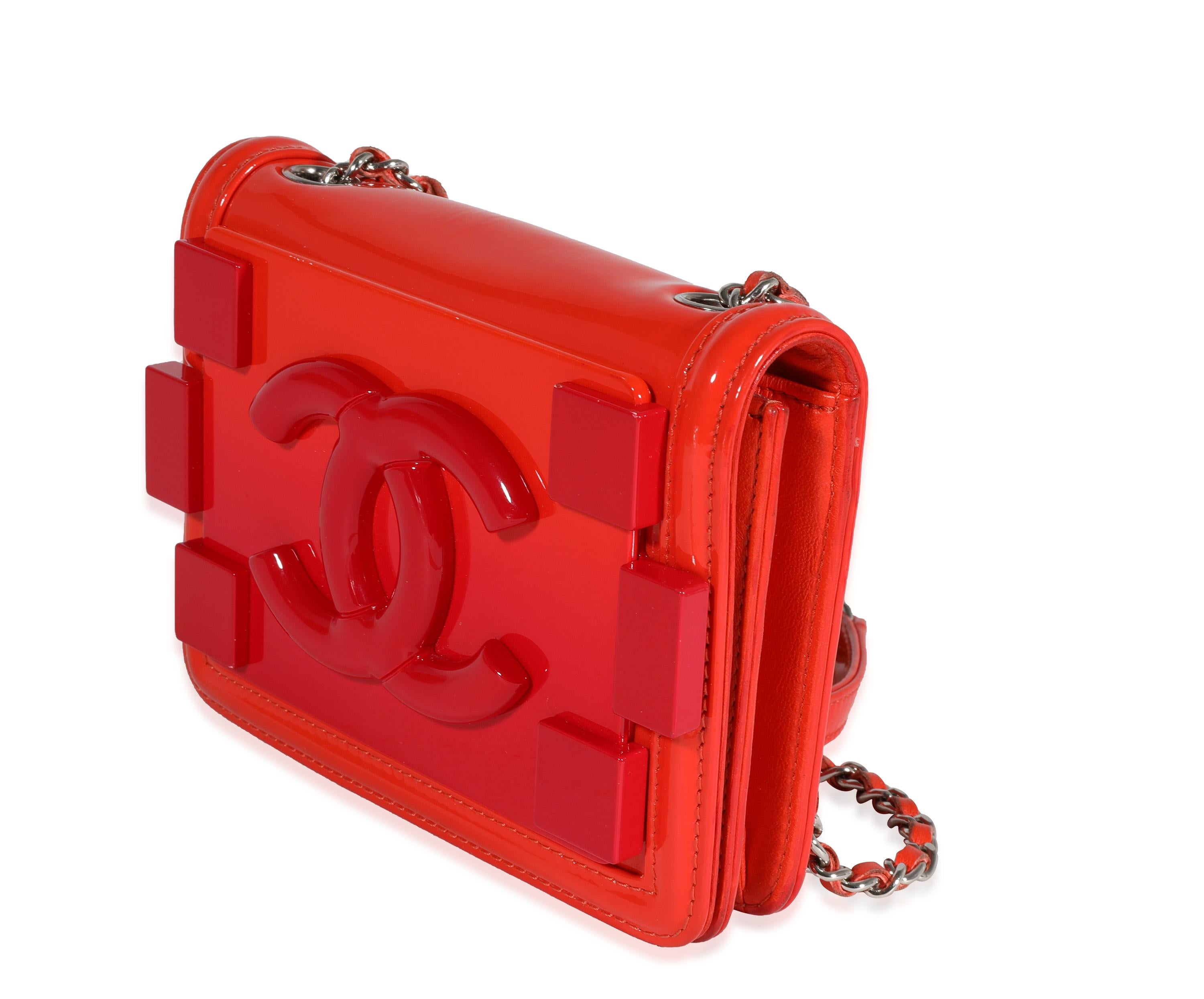Chanel Rote gesteppte Boy Brick Flap Bag aus Lackleder & Plexiglas Damen im Angebot