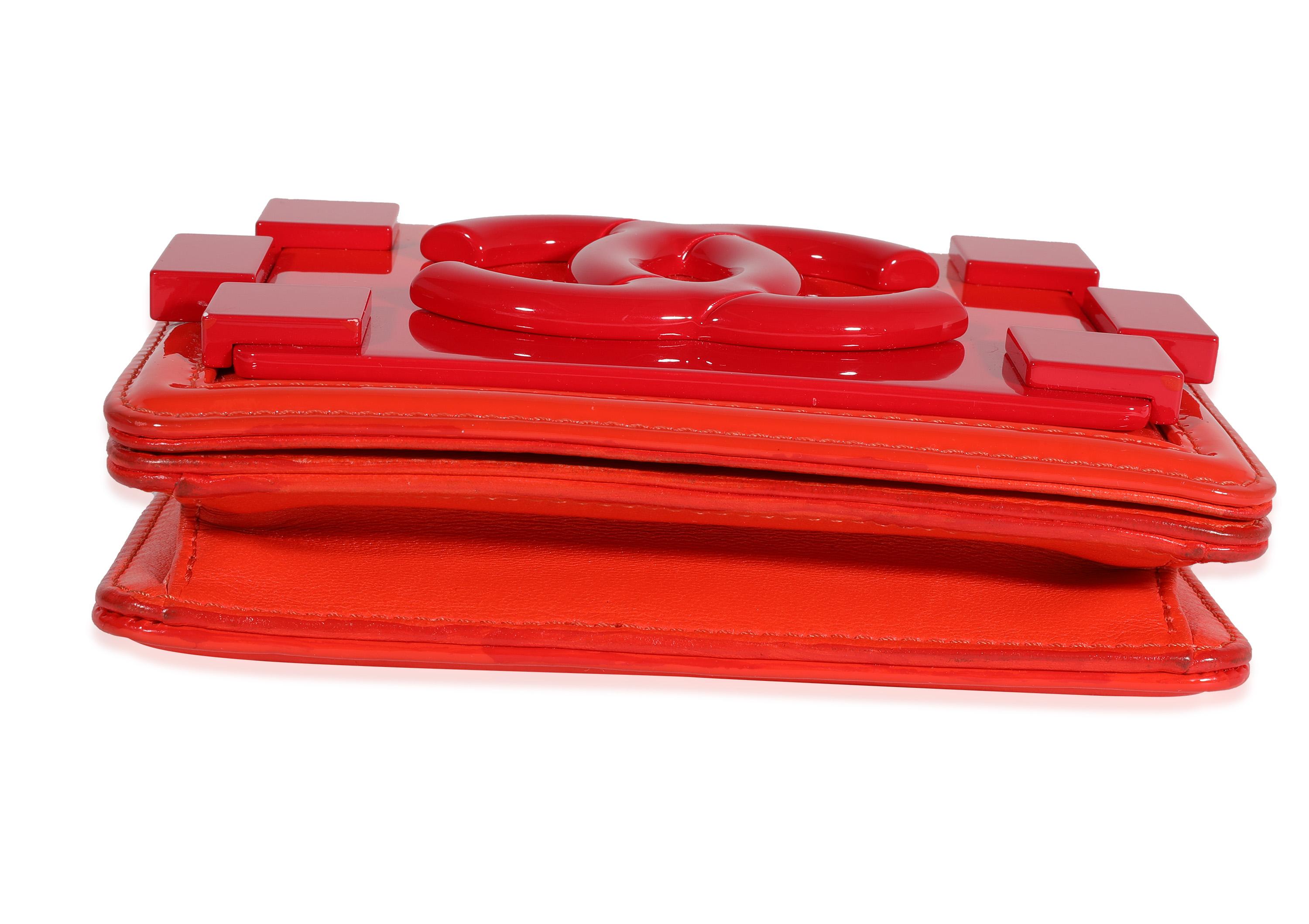 Chanel Rote gesteppte Boy Brick Flap Bag aus Lackleder & Plexiglas im Angebot 3