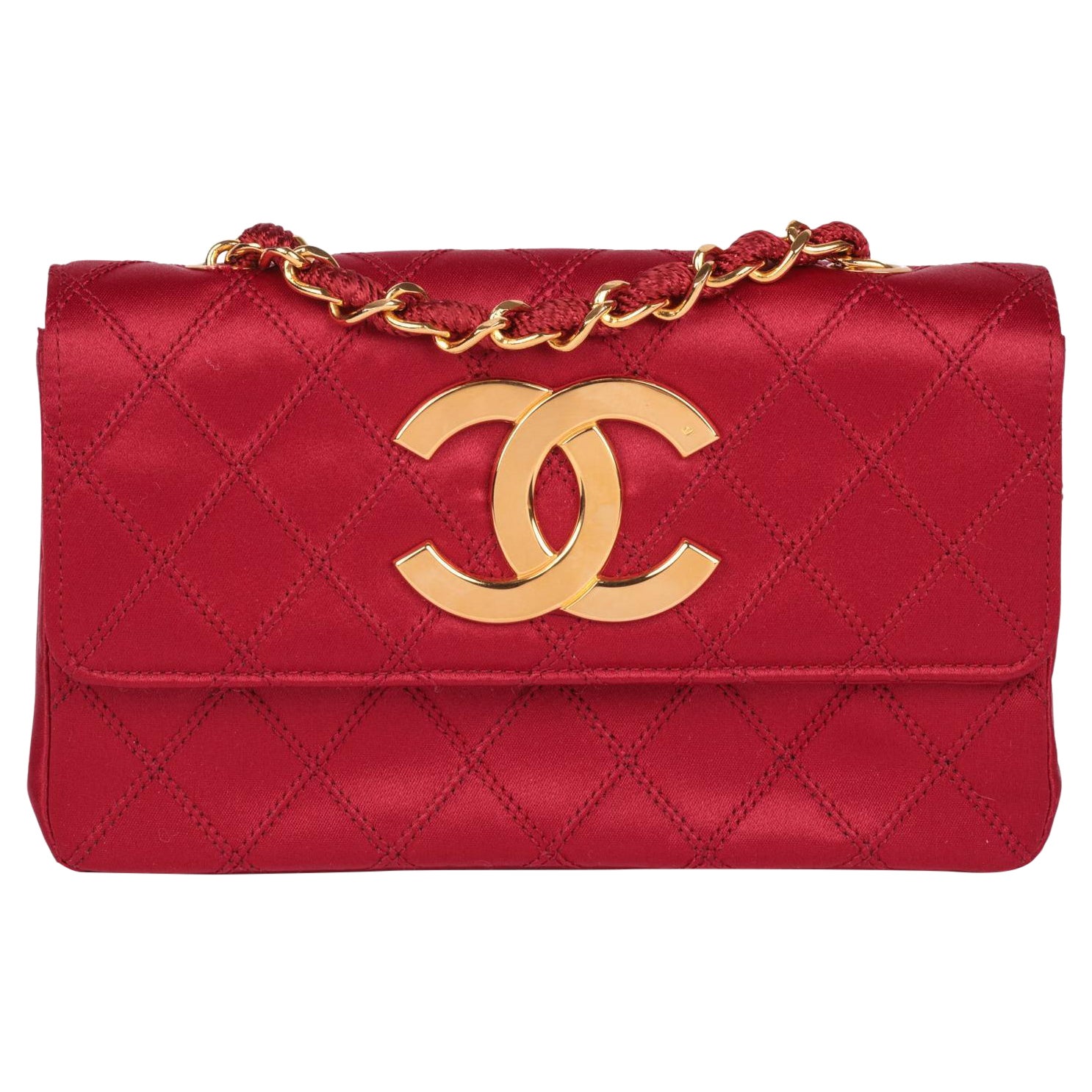 CHANEL Rote gesteppte Satin Vintage XL Rechteckige Mini-Klappentasche