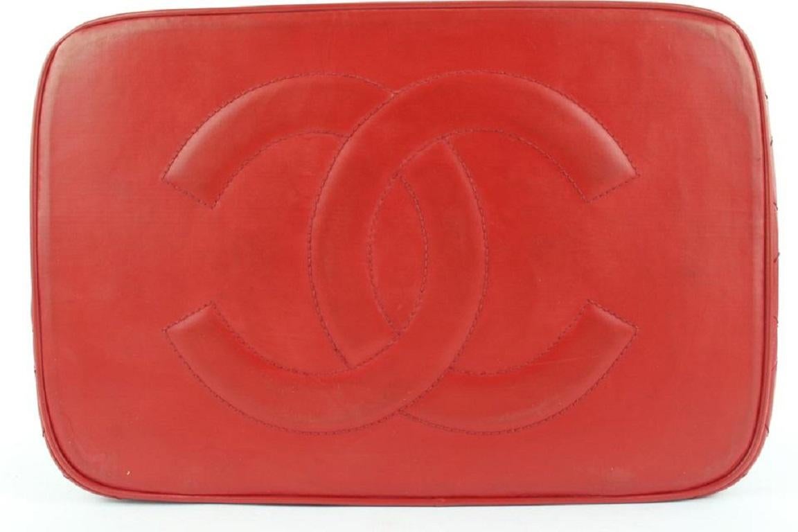 Chanel Vanity Case Fourre-tout rouge matelassé avec sangle 860902 en vente 2