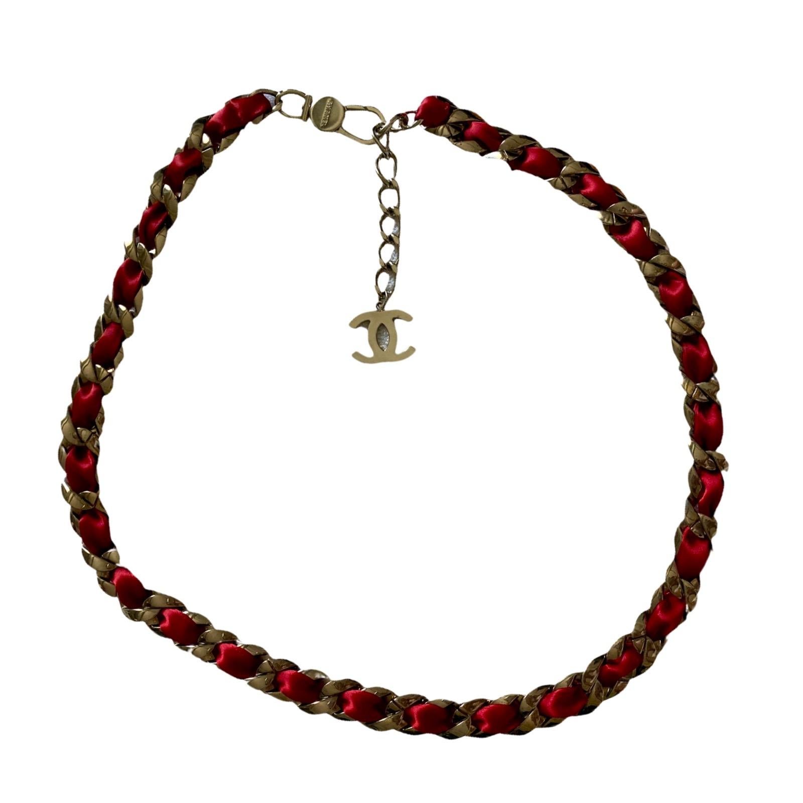 Marron CHANEL - Ceinture rouge en satin tressé Signature Woven Chain Link CC Logo en vente