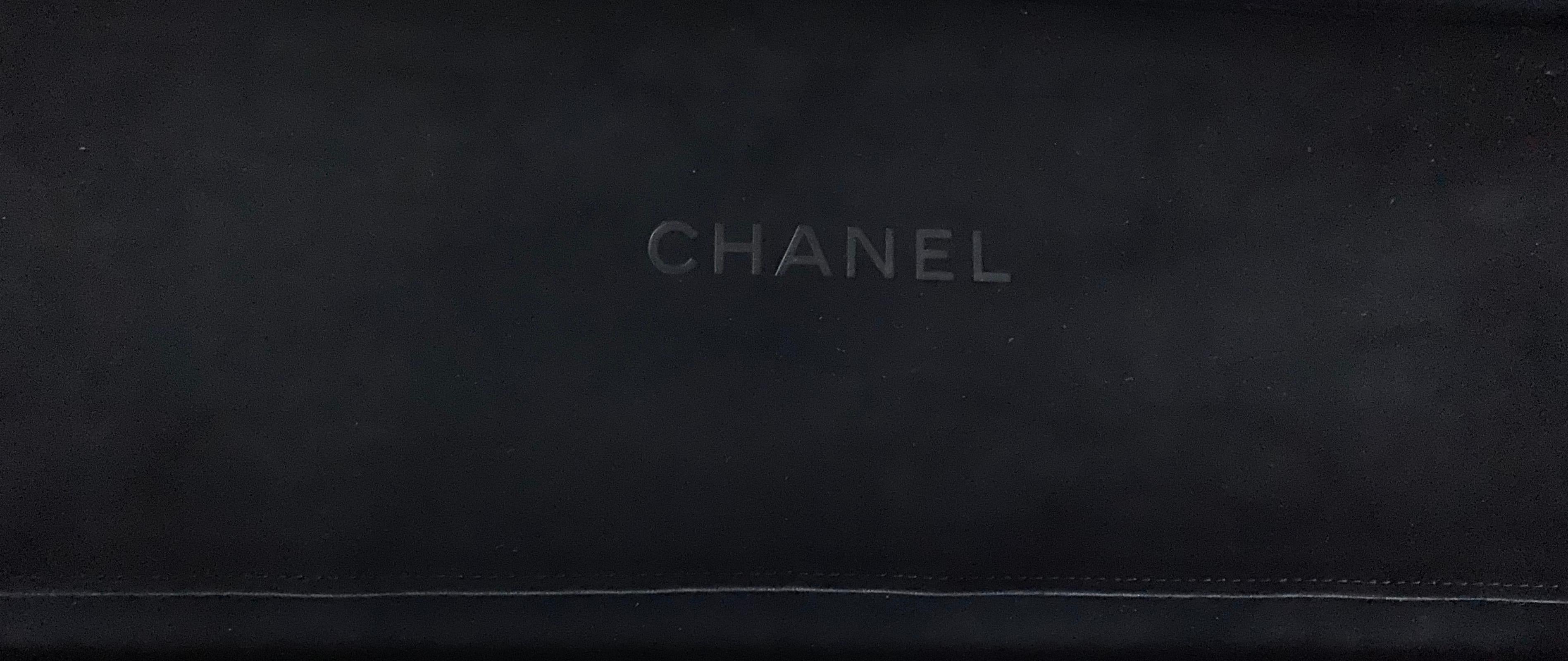 CHANEL - Ceinture rouge en satin tressé Signature Woven Chain Link CC Logo en vente 3