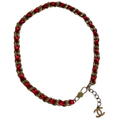 Cintura Chanel 2008 in raso rosso a treccia firmata con logo CC a catena intrecciata
