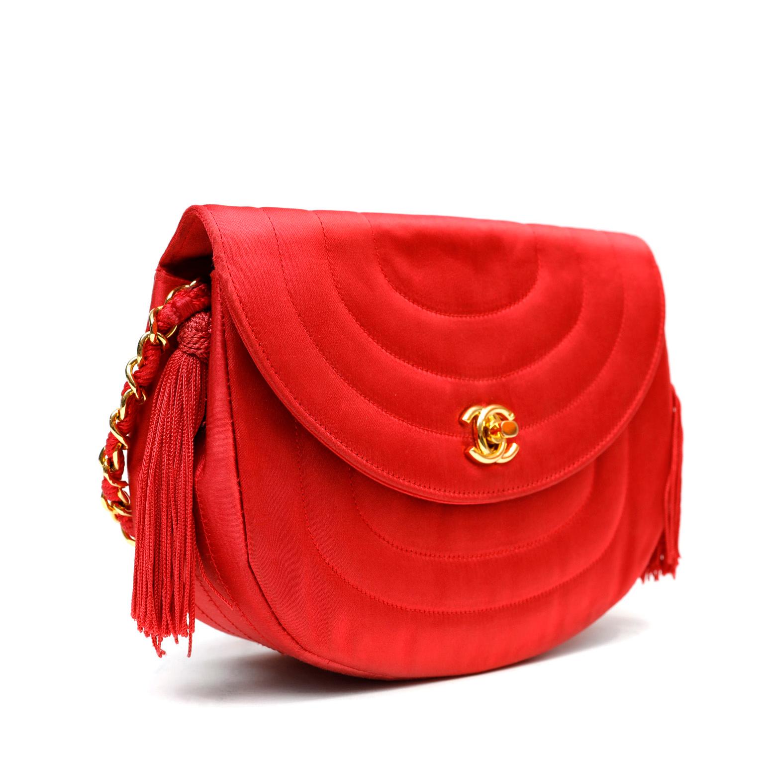 Chanel Vintage Abendtasche aus rotem Satin (Rot) im Angebot