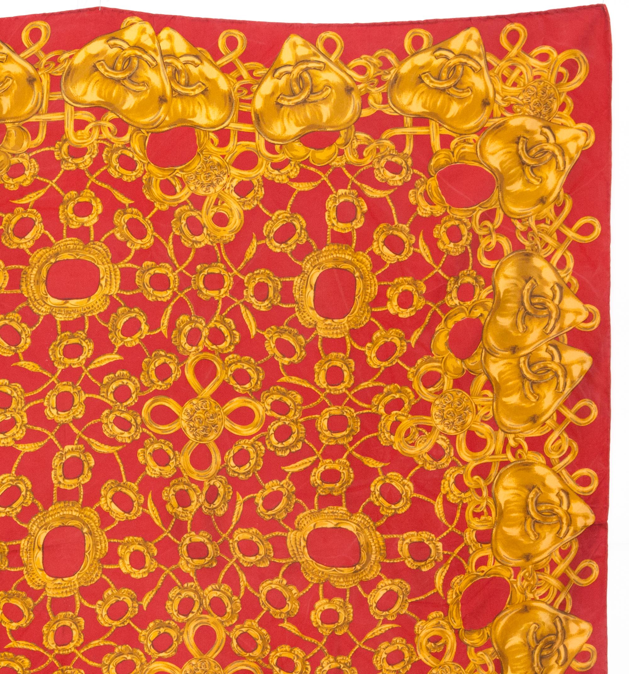 Pañuelo de seda rojo Chanel en Bueno estado para la venta en Paris, FR