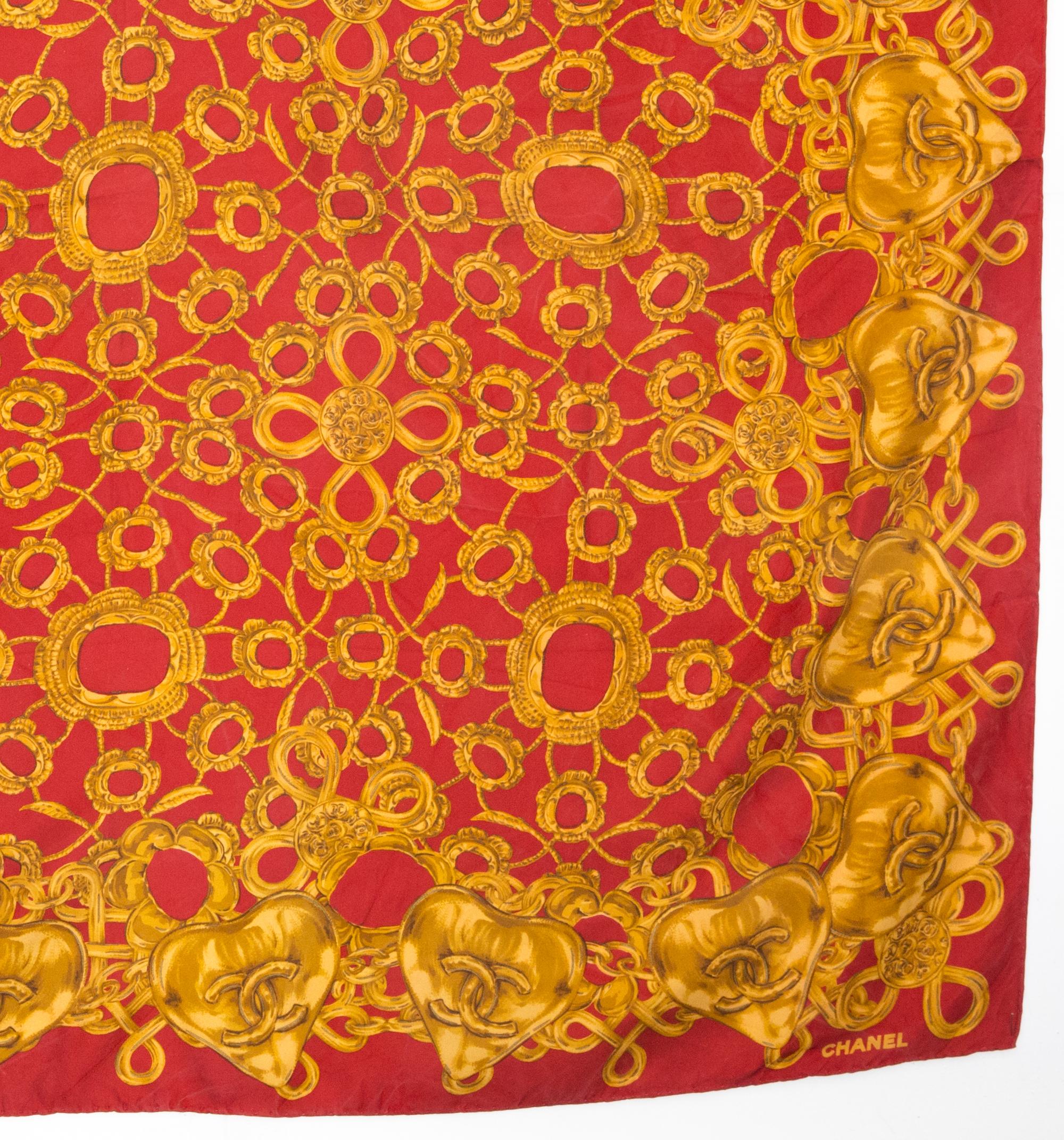 Pañuelo de seda rojo Chanel en venta 1