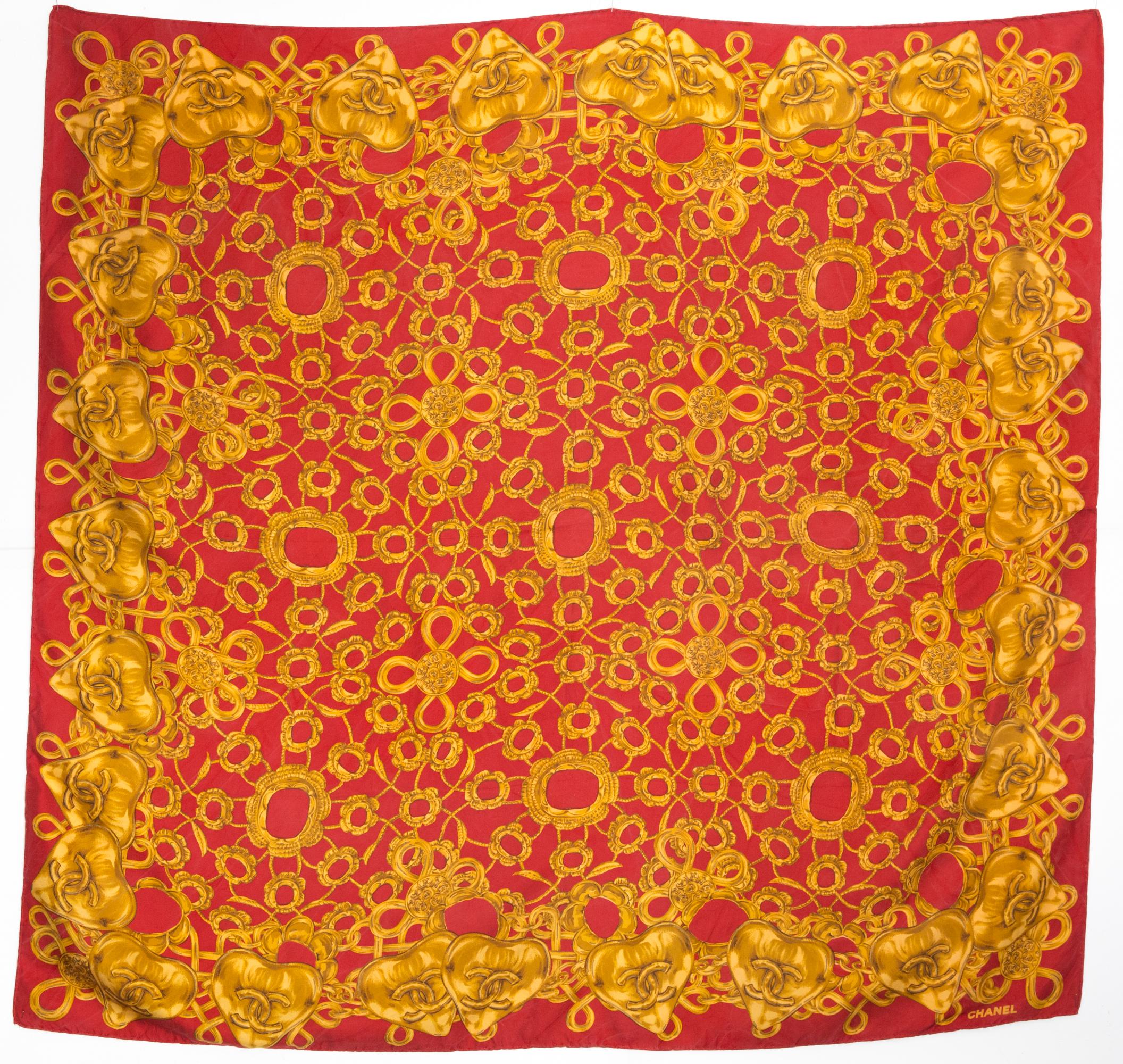 Pañuelo de seda rojo Chanel en venta 2