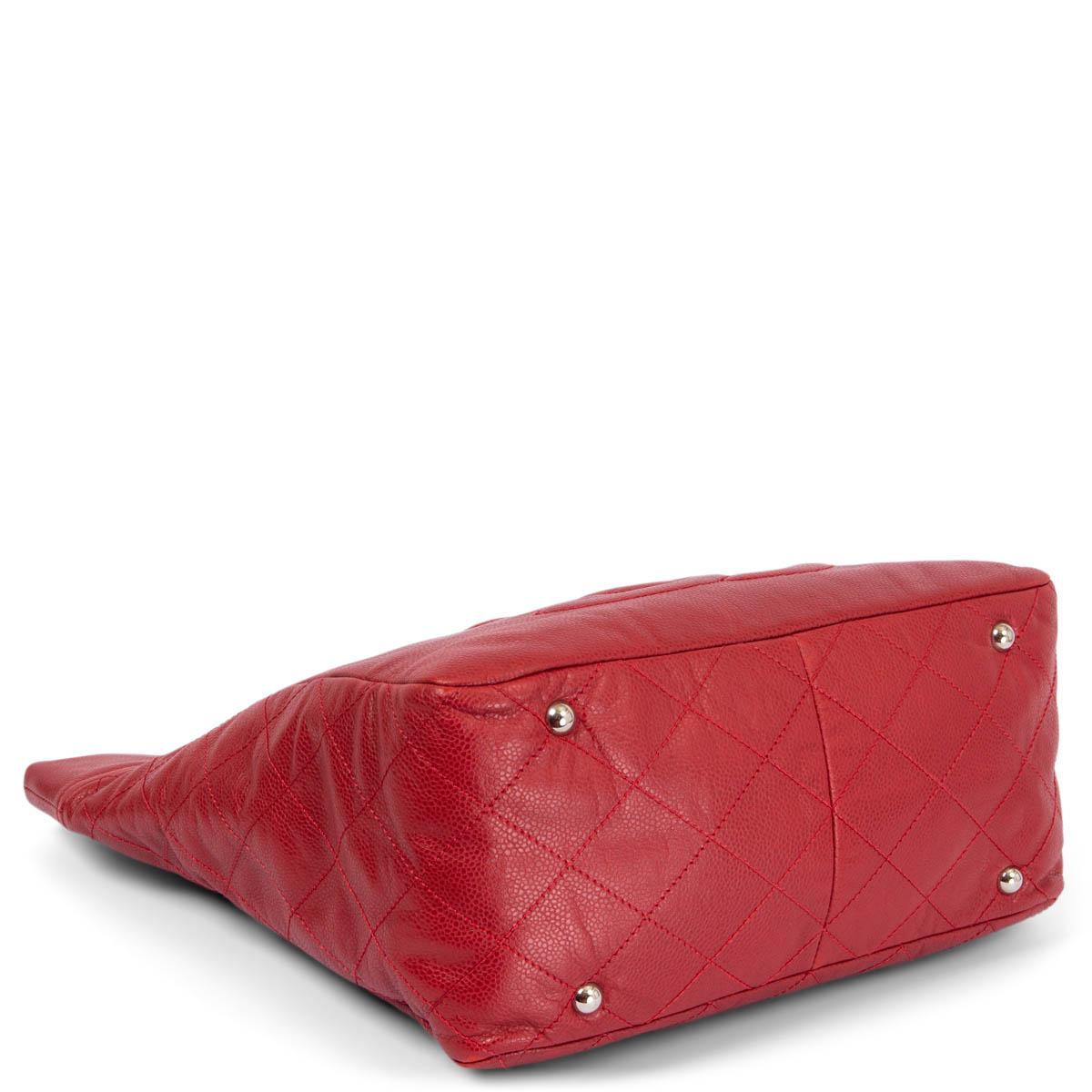 CHANEL - Sac en cuir souple rouge « Caviar » TIMELESS POCKET NORTH SOUTH TOTE 1