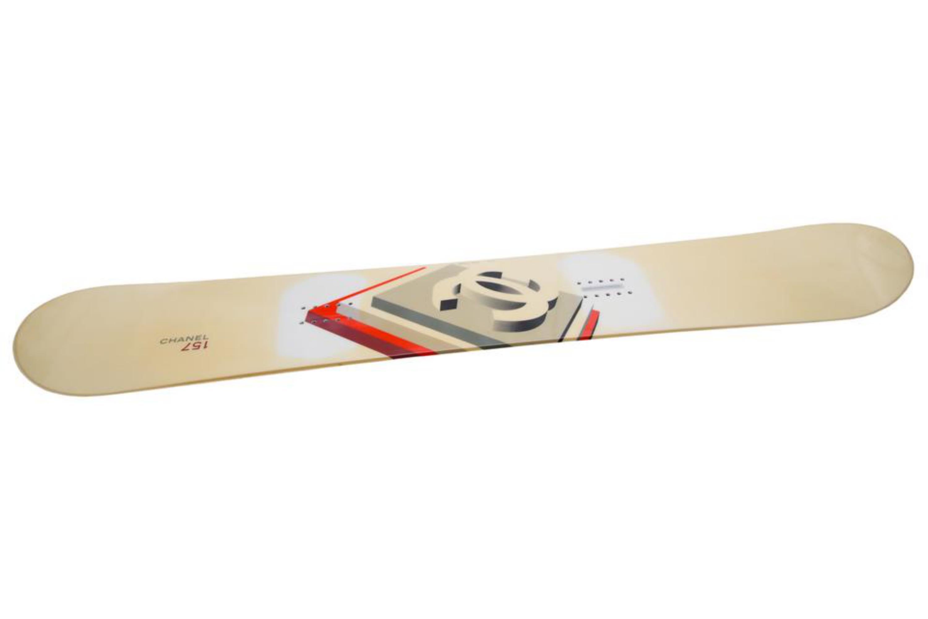 Measurements: Length: 61.5