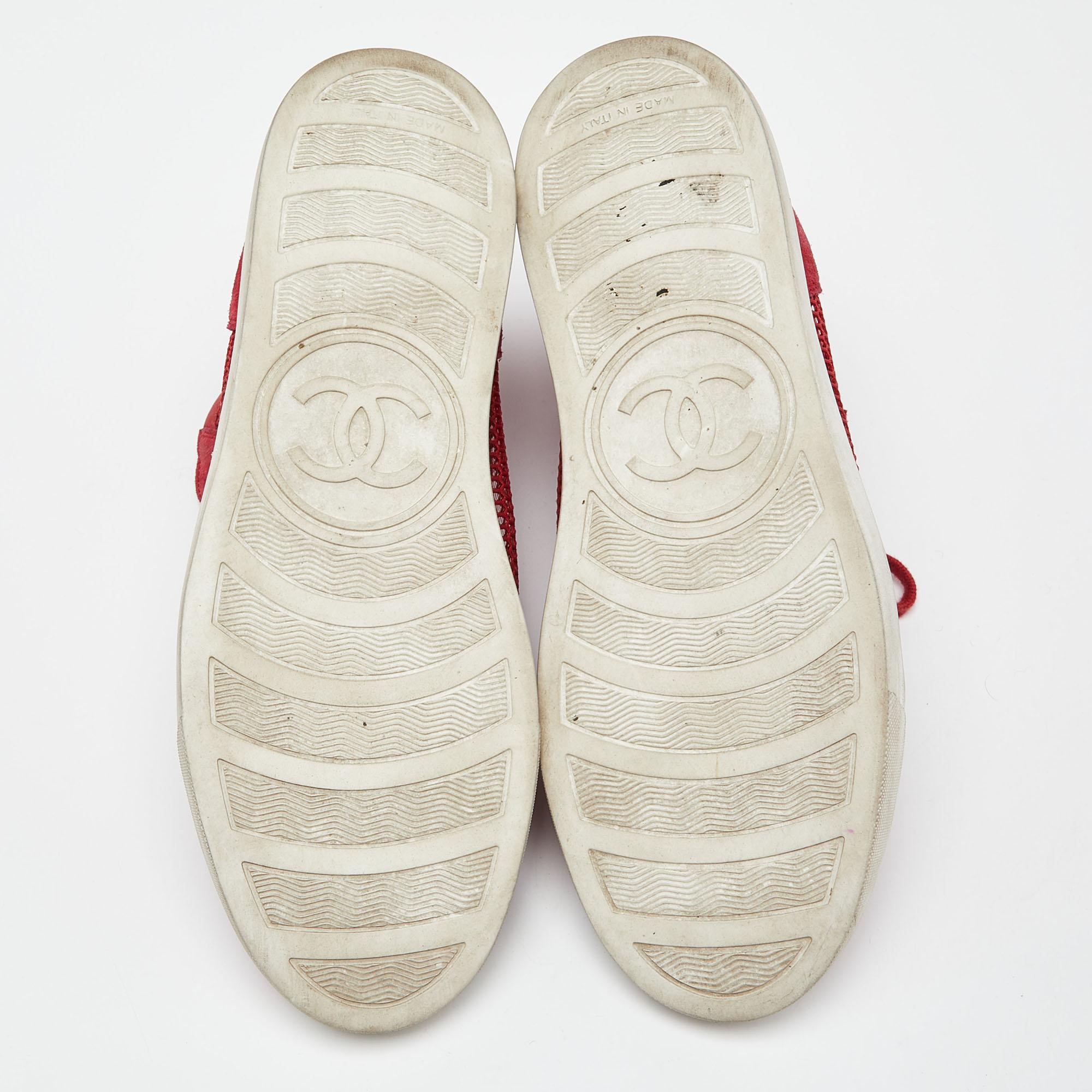 Chanel - Baskets montantes en daim et maille rouge, taille 41,5 1