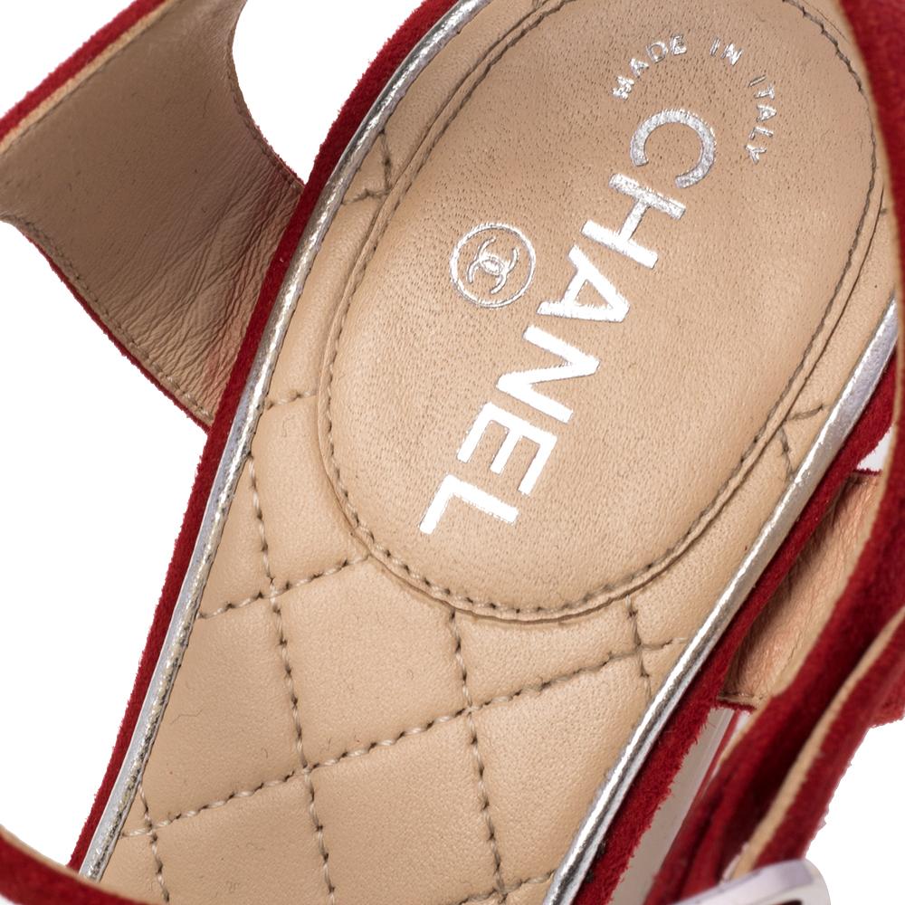 Chanel Red Suede Ankle Strap Block Heel Sandals Size 35.5 In Good Condition In Dubai, Al Qouz 2