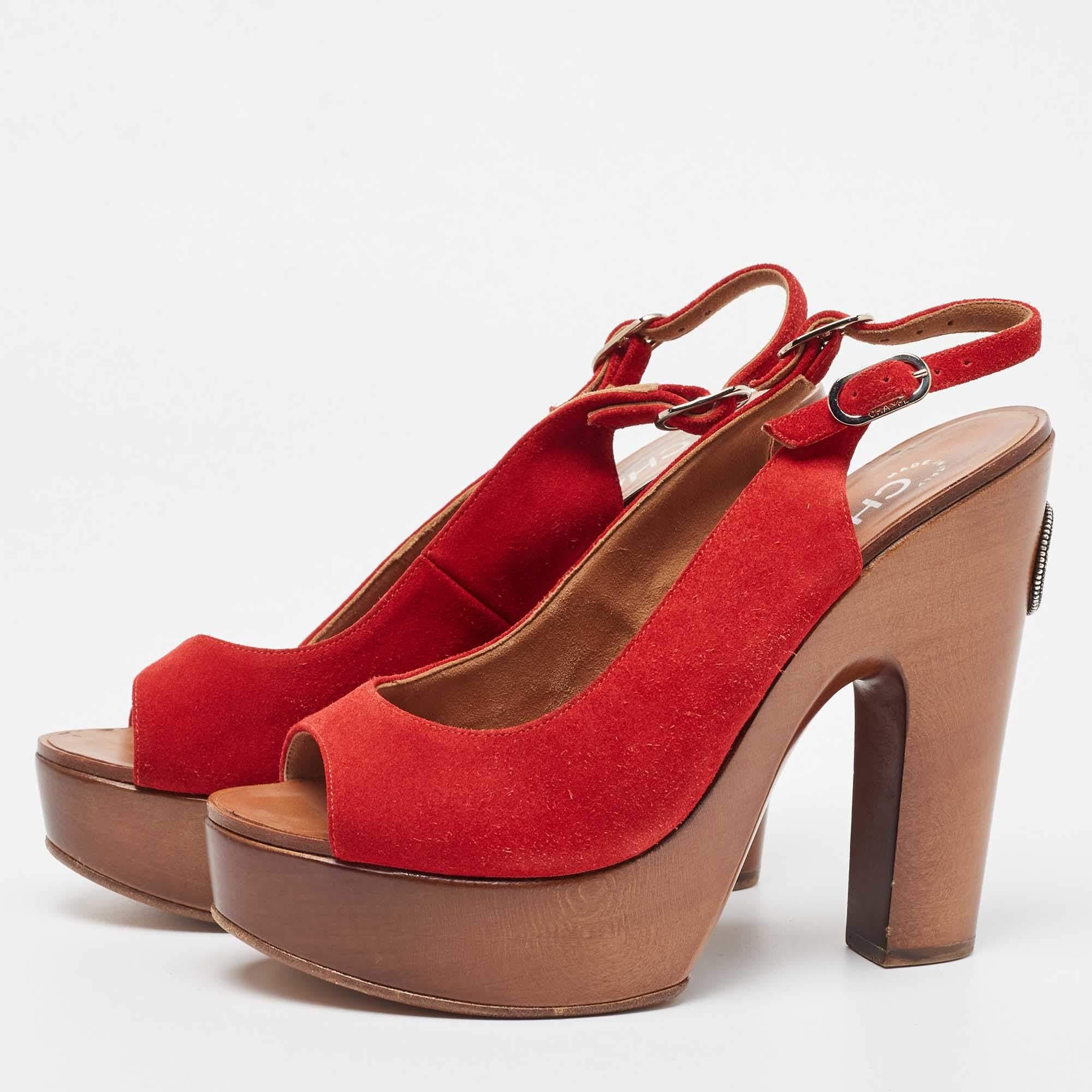 Chanel Red Suede Wooden Block Heel Slingback Platform Pumps Size 38 In Good Condition In Dubai, Al Qouz 2