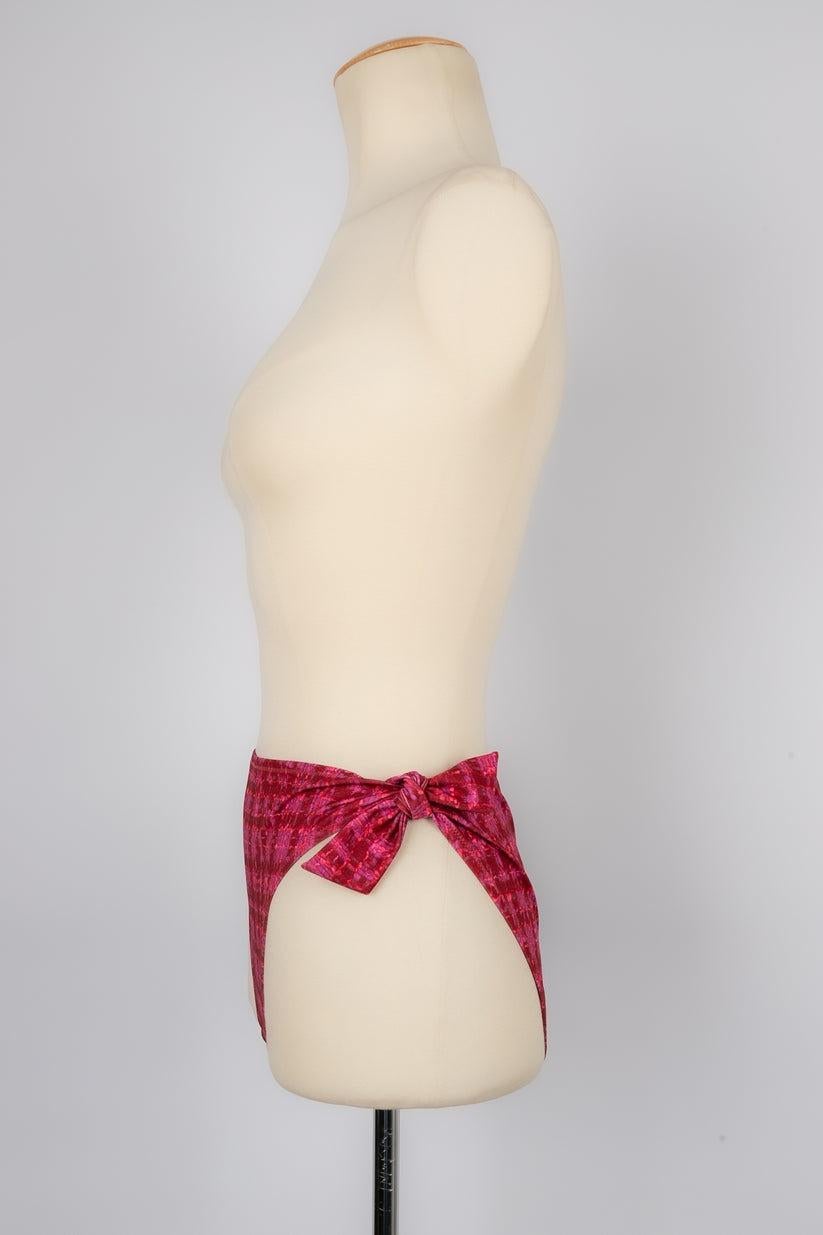 CHANEL - Red-tone bikini bottom. Size 38FR.

Additional information:
Condition: Very good condition
Dimensions: Size 38FR

Seller Reference: FJ75