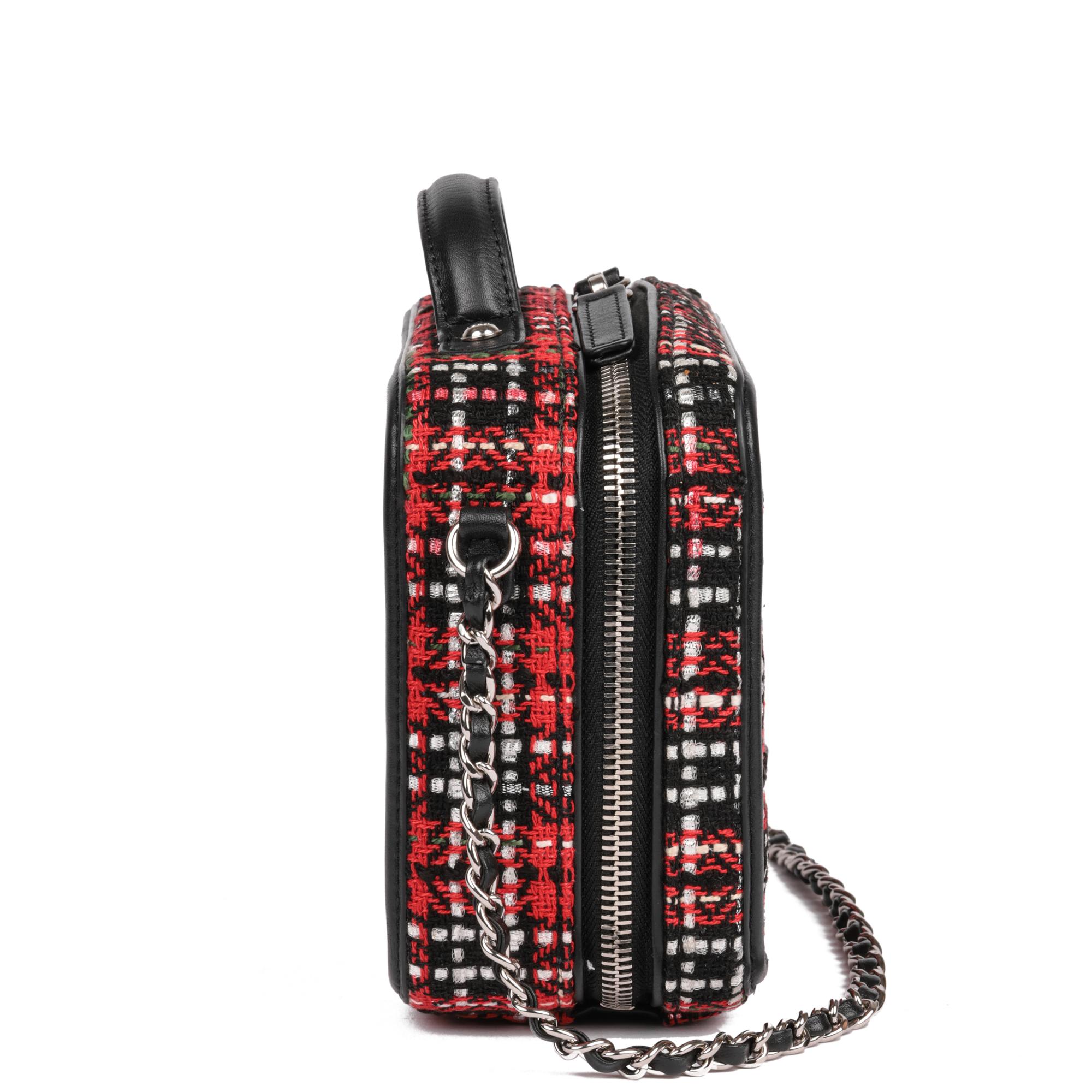 Noir CHANEL - Petit vanity case en tweed rouge et cuir d'agneau noir filigrané en vente