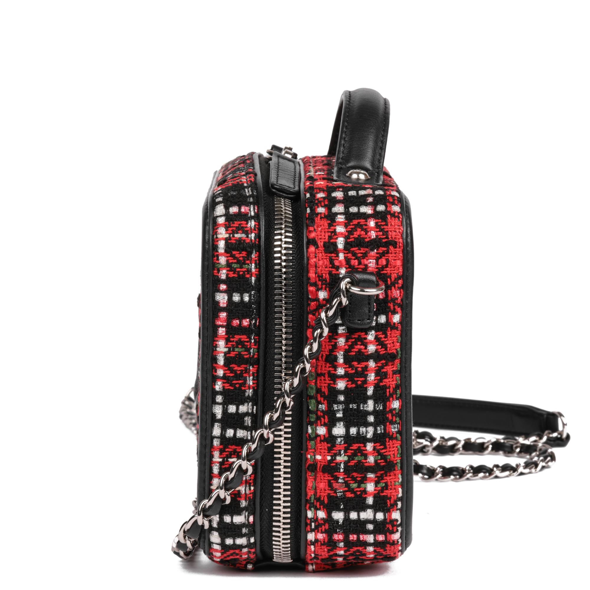 CHANEL Red Tweed & Black Lambskin Leather Small Filigree Vanity Case In condizioni ottime in vendita a Bishop's Stortford, Hertfordshire