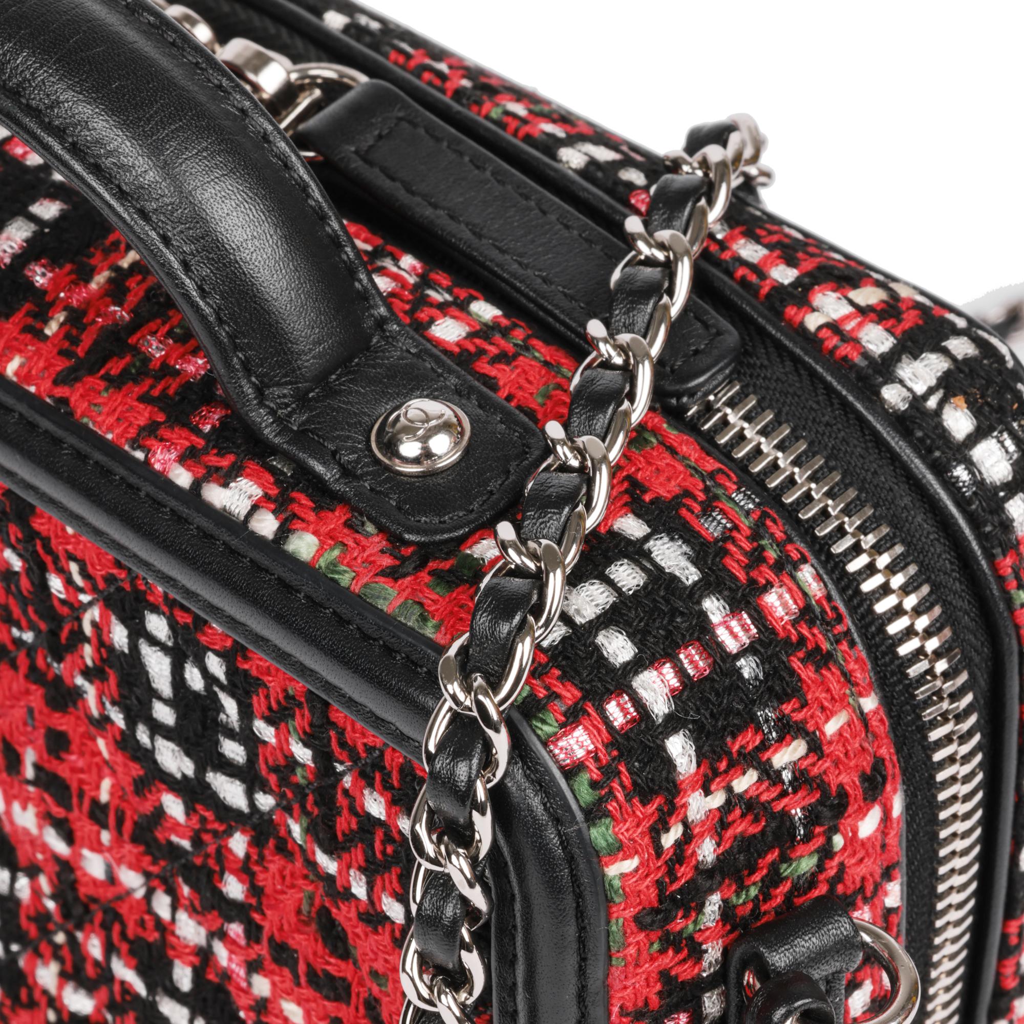 CHANEL Red Tweed & Black Lambskin Leather Small Filigree Vanity Case in vendita 3