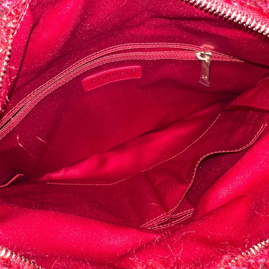 Chanel Red Tweed Fringed Clutch Bag In Gold Hardware For Sale 3