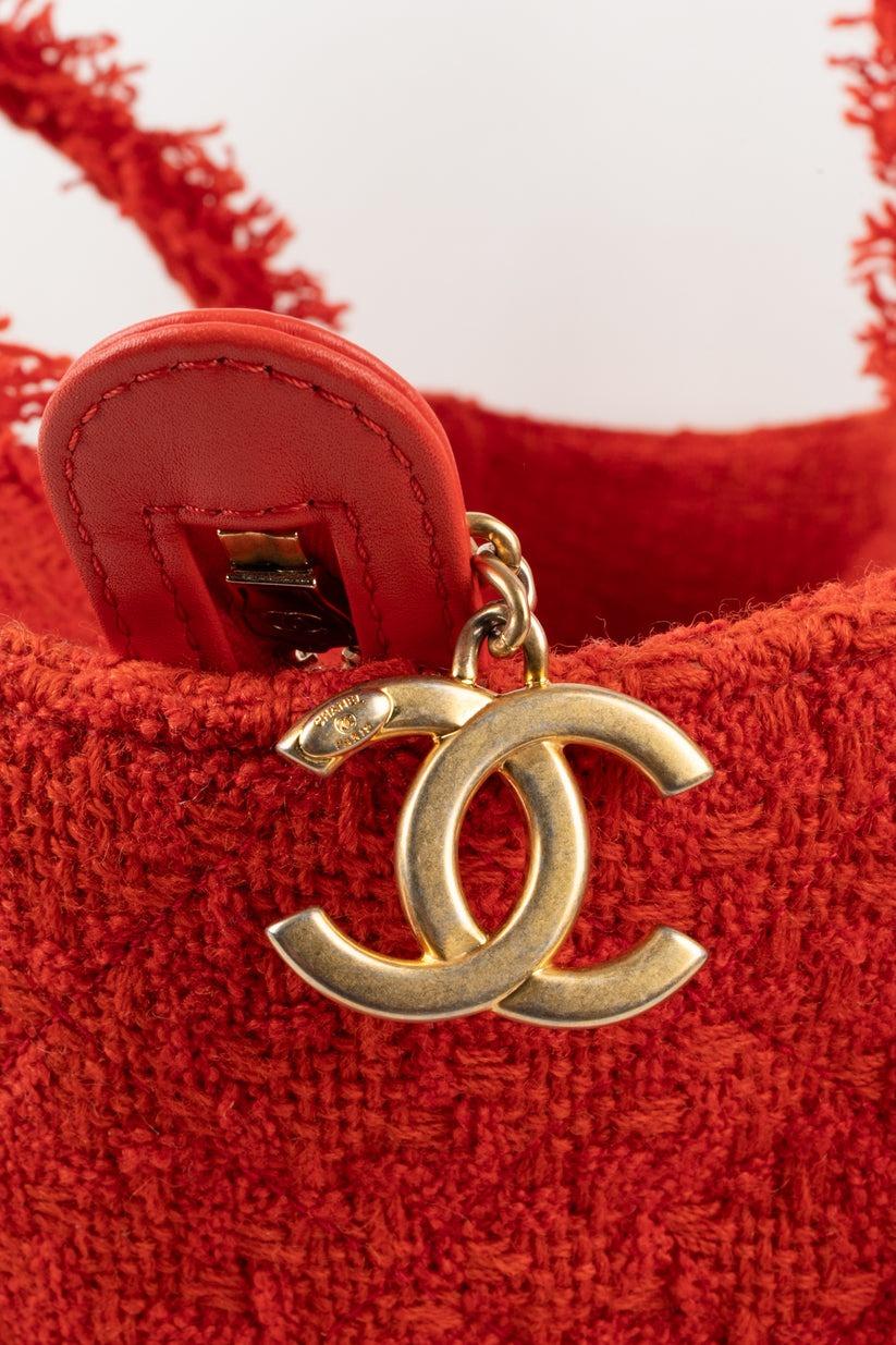 Chanel Red Tweed Shopping Bag with Golden Metal Elements, 2019 2