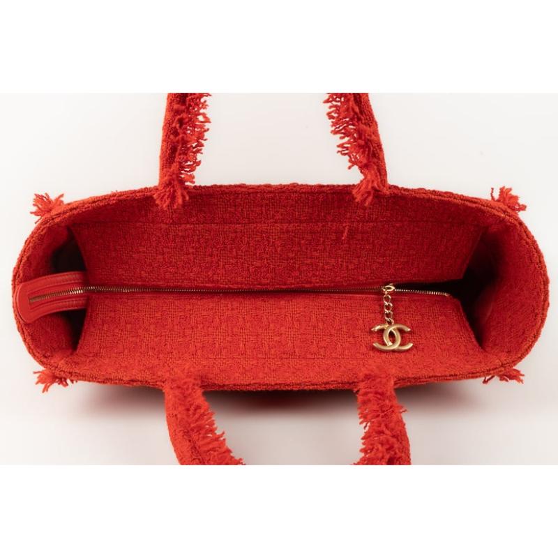 Chanel Red Tweed Shopping Bag with Golden Metal Elements, 2019 4