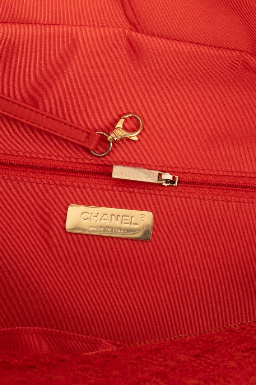 Chanel Red Tweed Shopping Bag with Golden Metal Elements, 2019 5