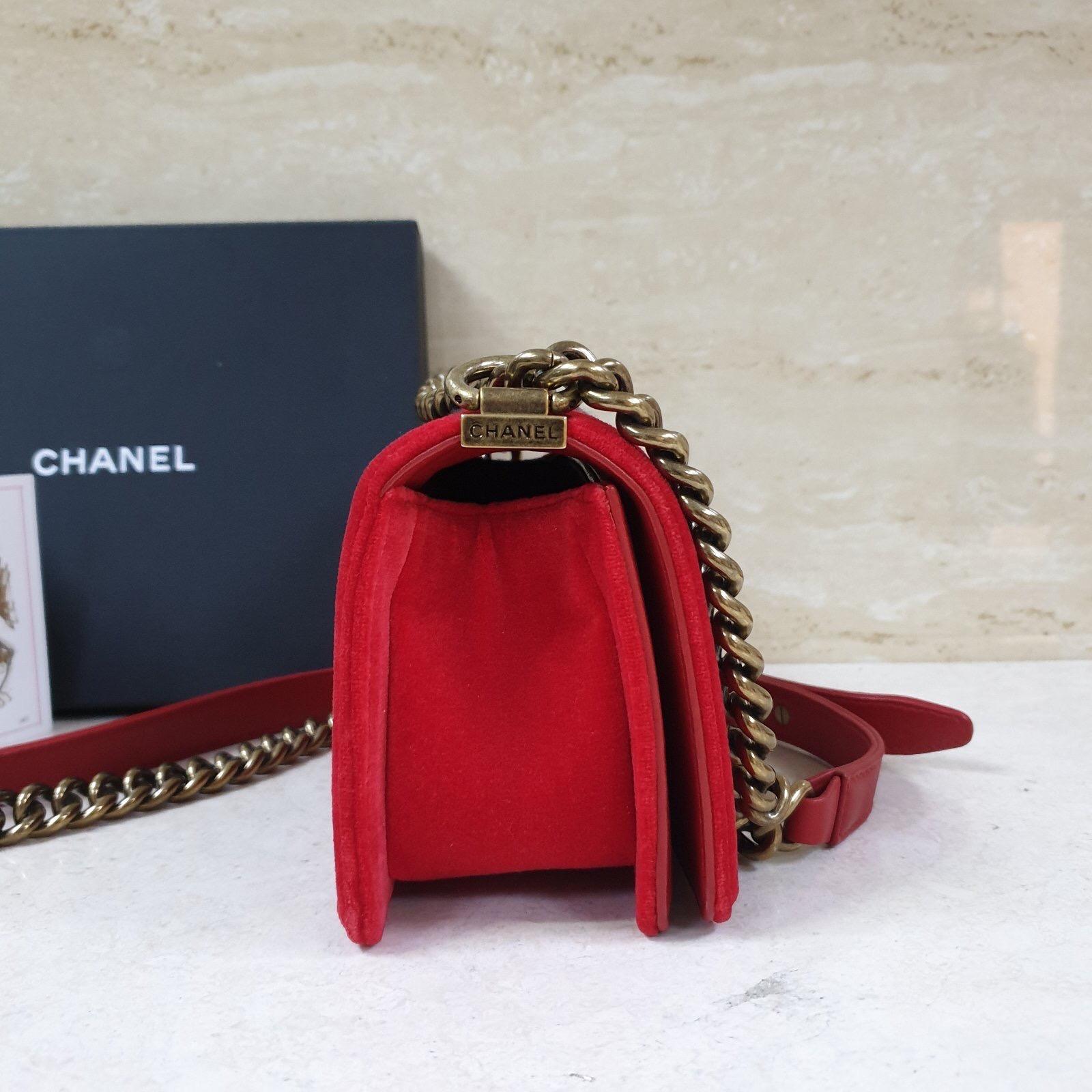 Chanel Red Velvet Quilted Plaid Tweed Paris-Edinburgh Small Boy Bag In Excellent Condition In Krakow, PL