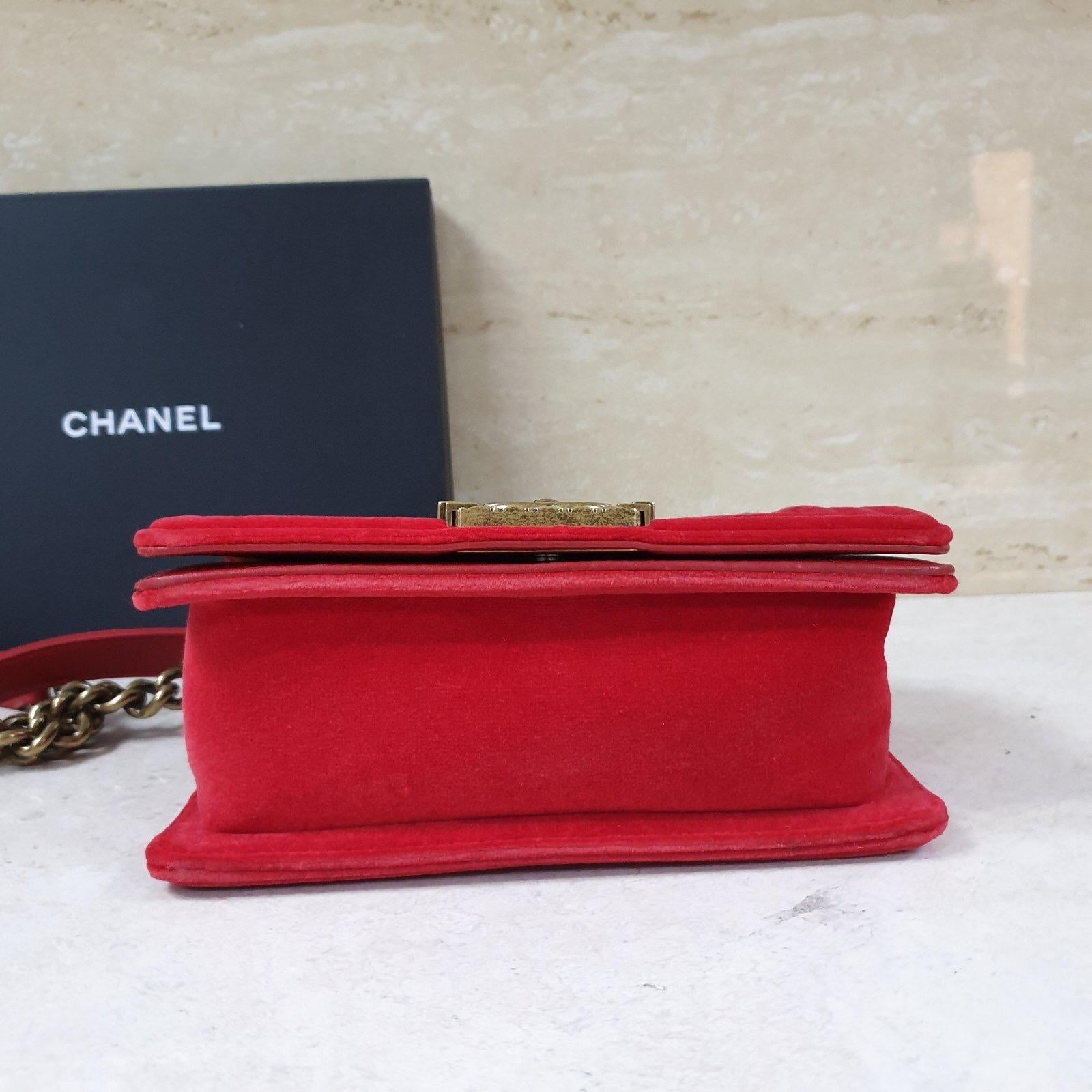 Women's Chanel Red Velvet Quilted Plaid Tweed Paris-Edinburgh Small Boy Bag