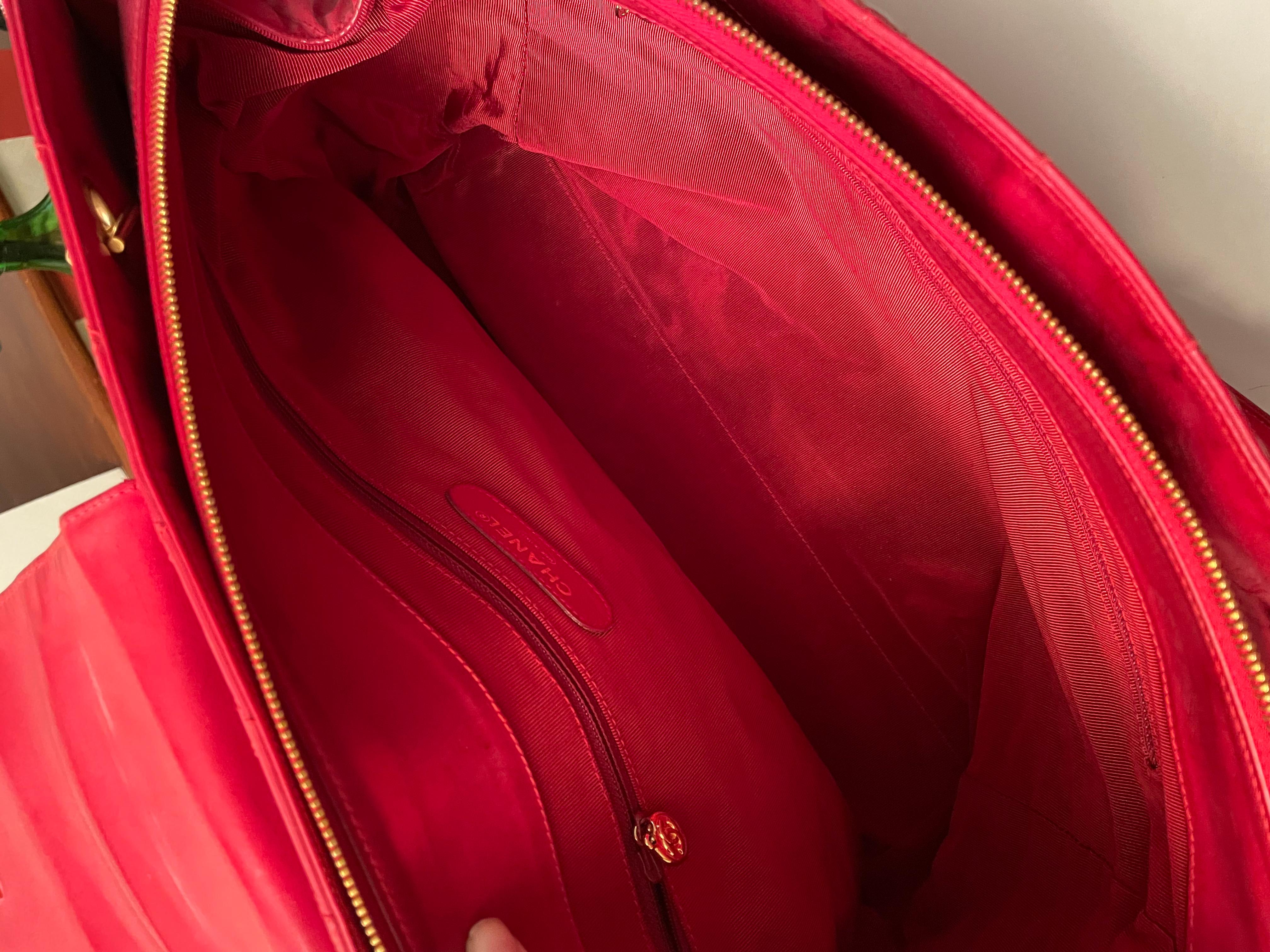 Chanel red Weekender Bag 8