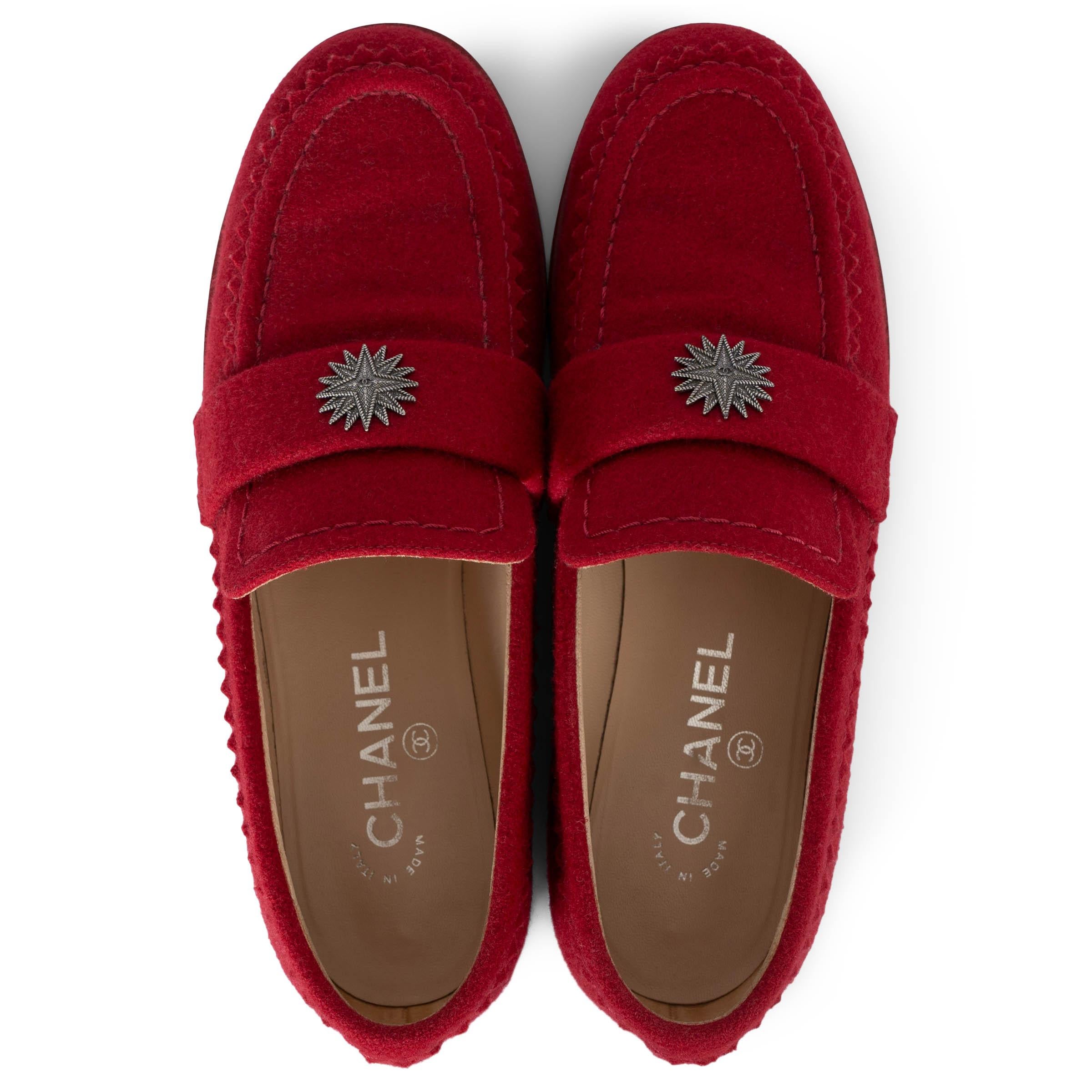 CHANEL laine rouge 15A SALZBURG FELT Penny Loafers Shoes 38.5 en vente 1
