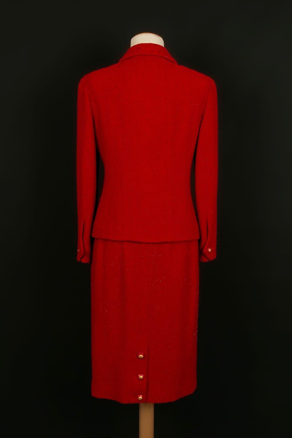 Chanel Red Wool Sewn with Sequins and Silk Lining Suit Fall, 1993 In Excellent Condition In SAINT-OUEN-SUR-SEINE, FR