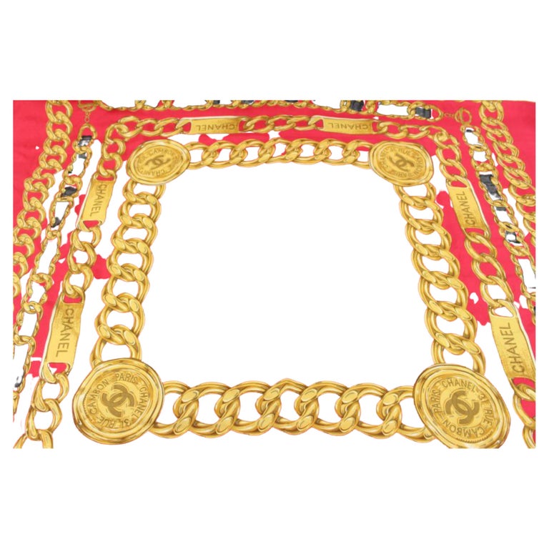 Chanel Seidenschal 112c29, rot x schwarz x mit Goldkette CC im Angebot bei  1stDibs