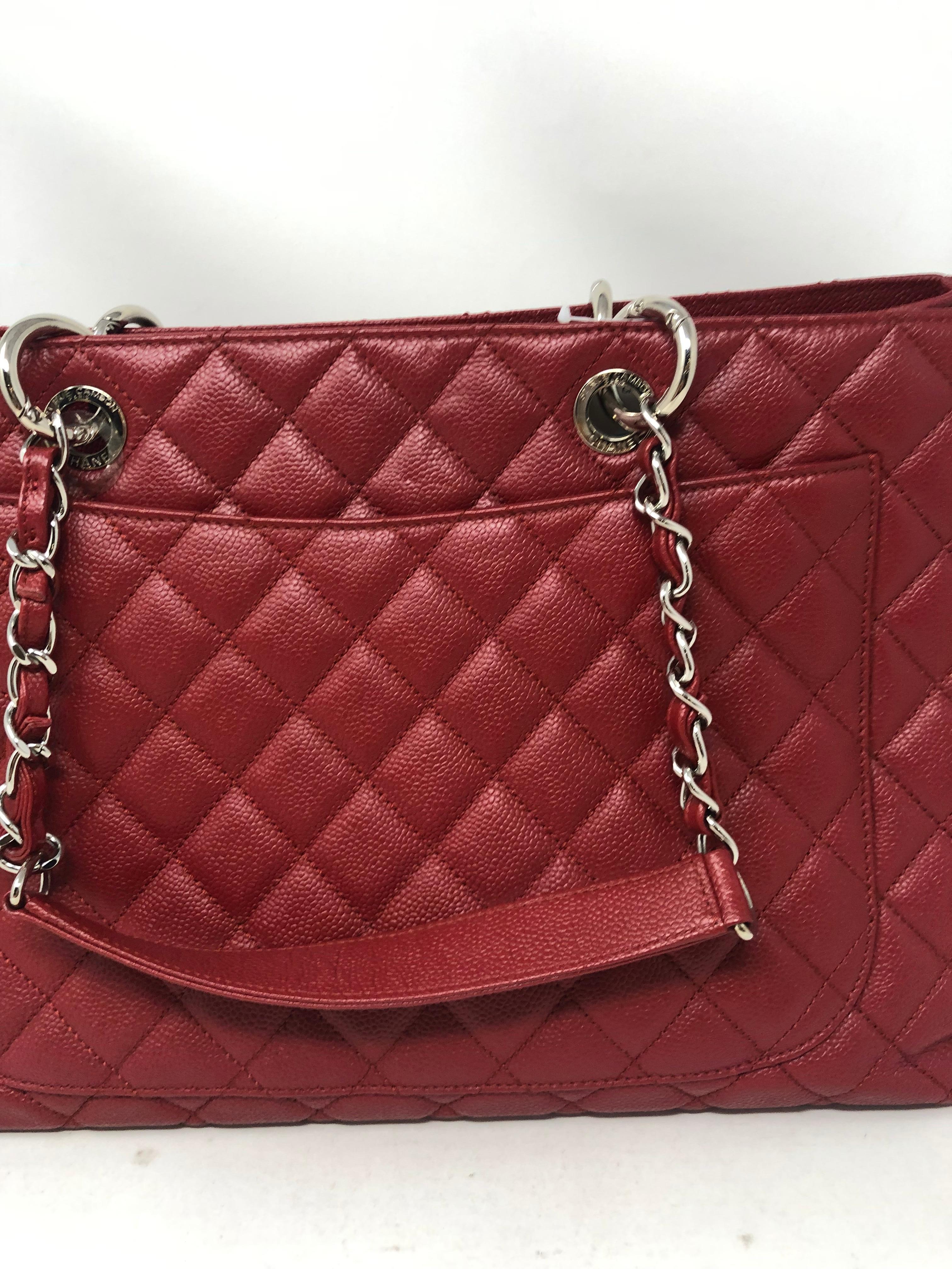 Women's or Men's Chanel Red XL GST Caviar Bag